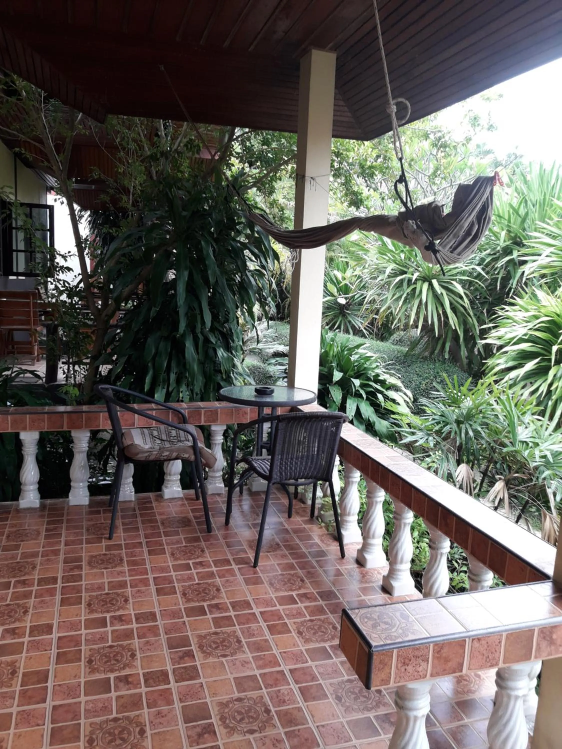 Jungle Hut Bungalows & Hotel