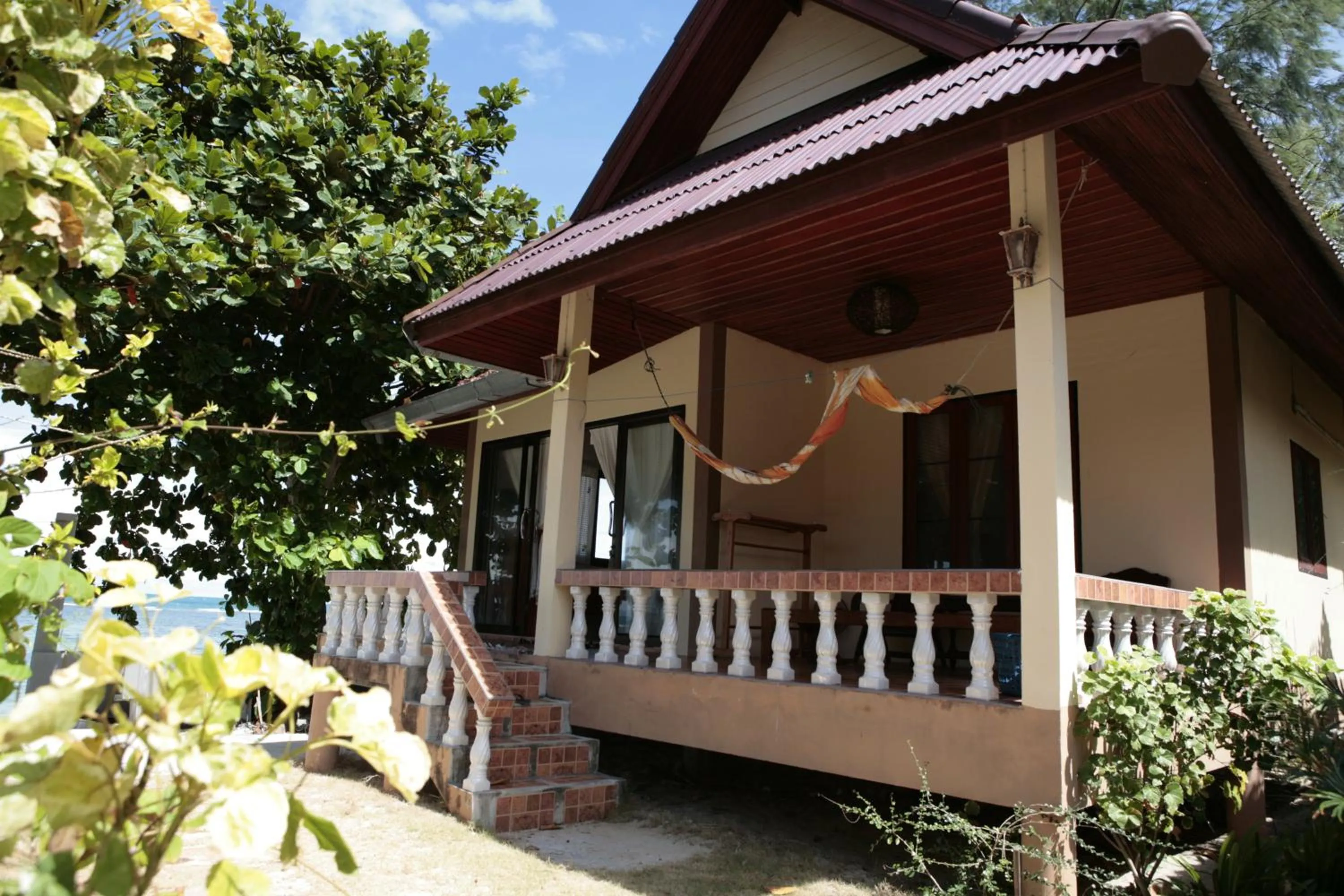 Facade/entrance in Jungle Hut Bungalows & Hotel