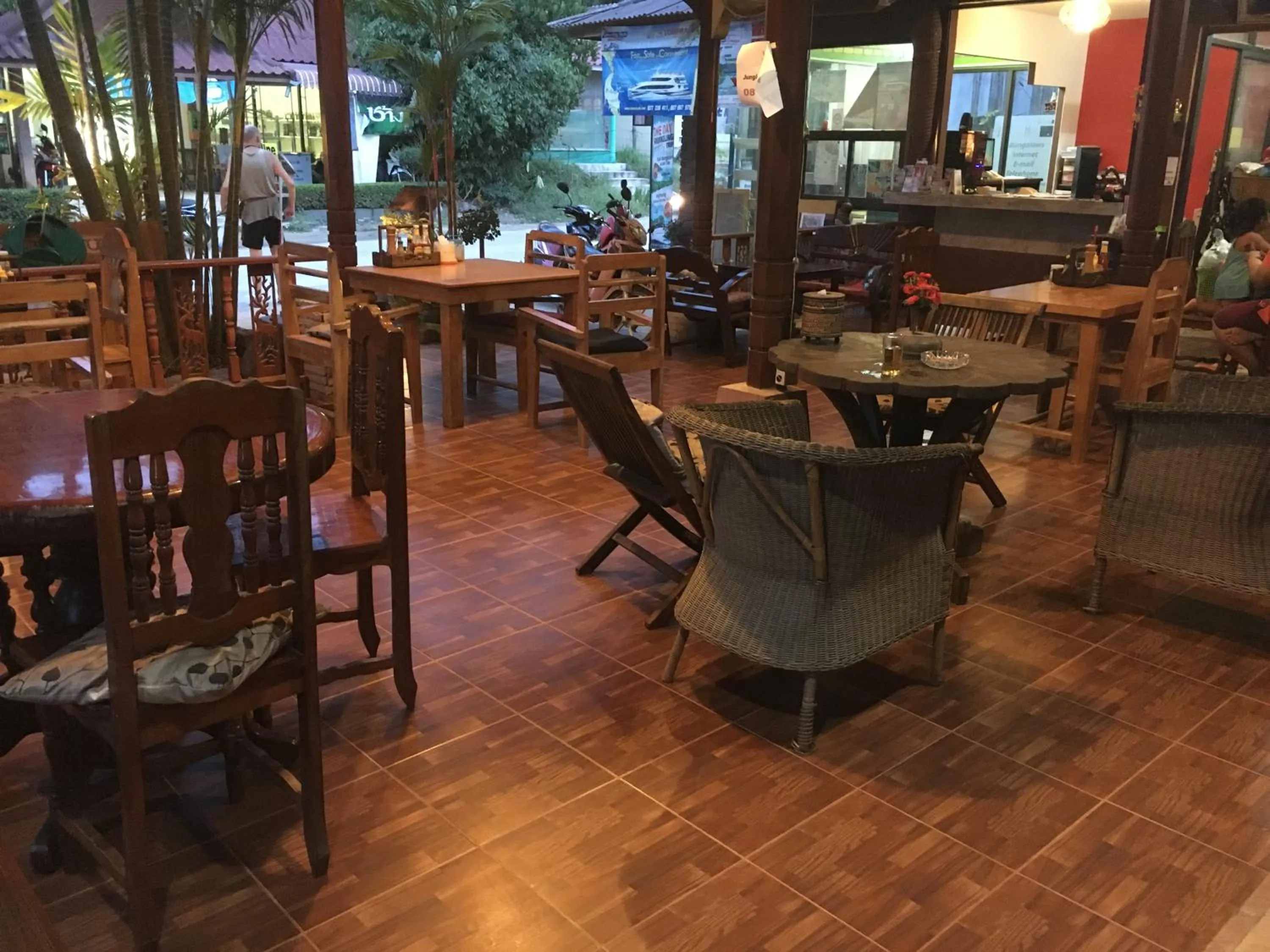 Lounge or bar in Jungle Hut Bungalows & Hotel