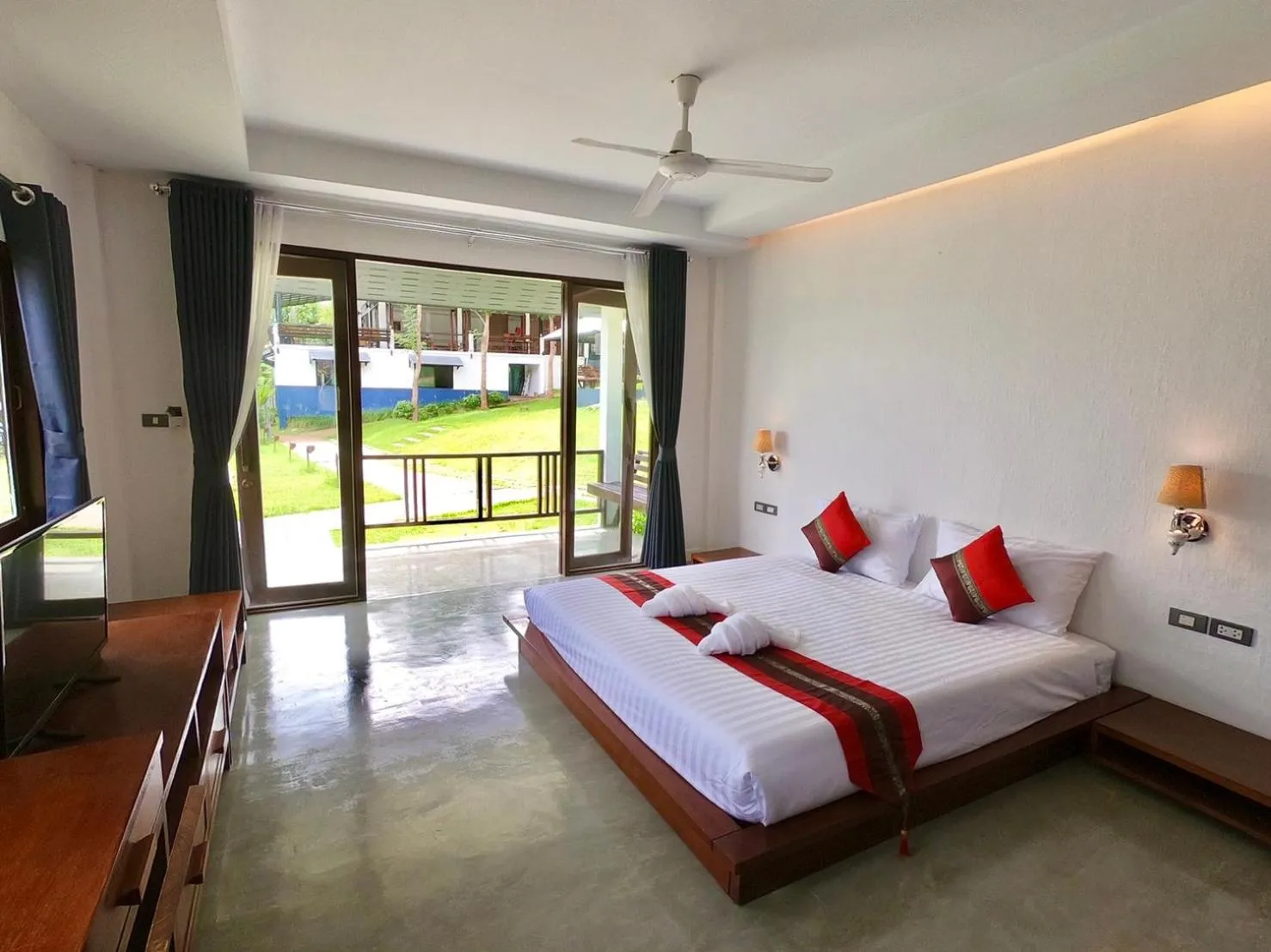 Photo of the whole room, Bed in Diamond Village Pai