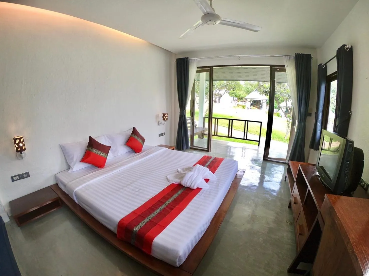 Photo of the whole room, Bed in Diamond Village Pai