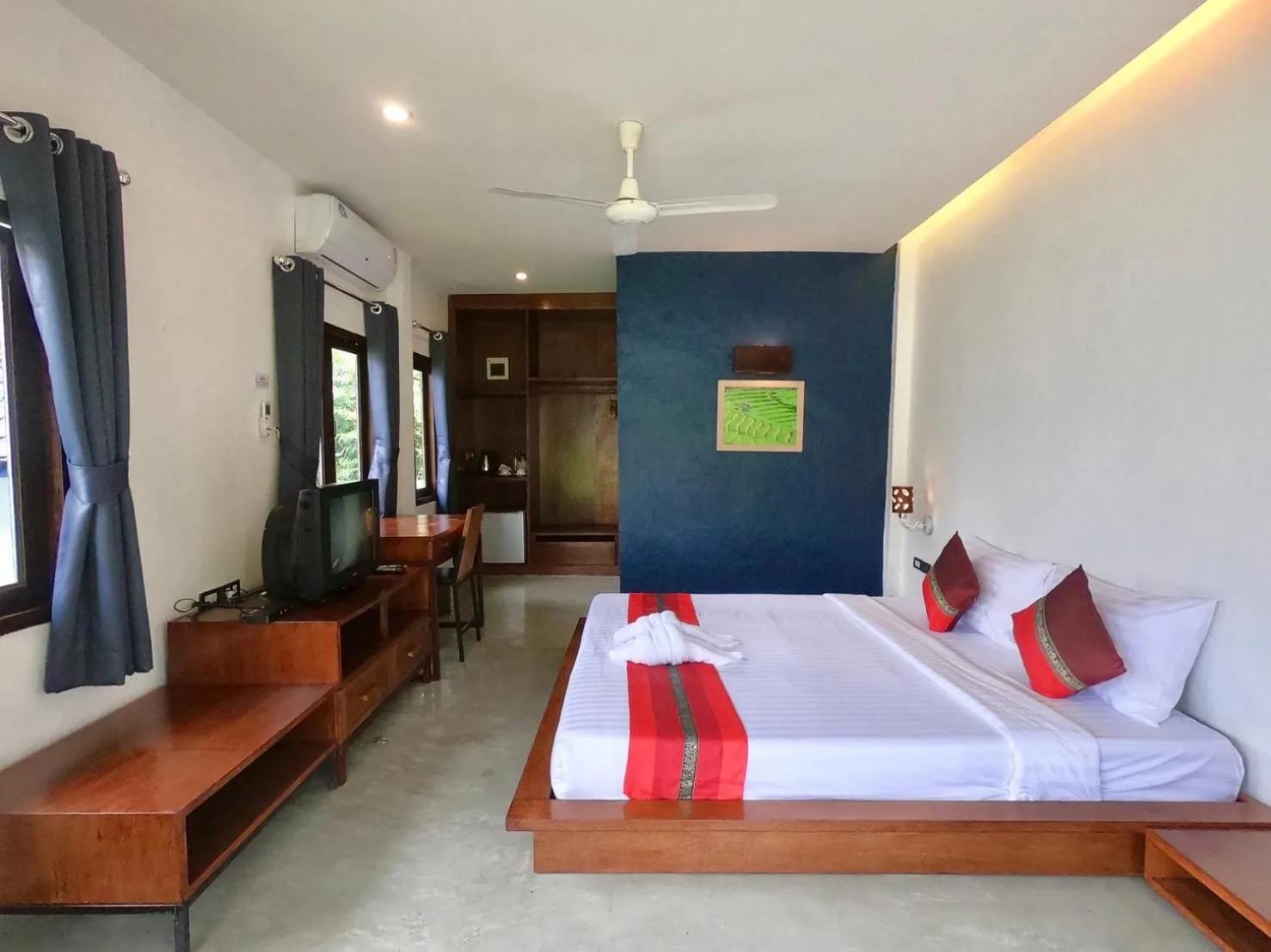 Photo of the whole room, Bed in Diamond Village Pai