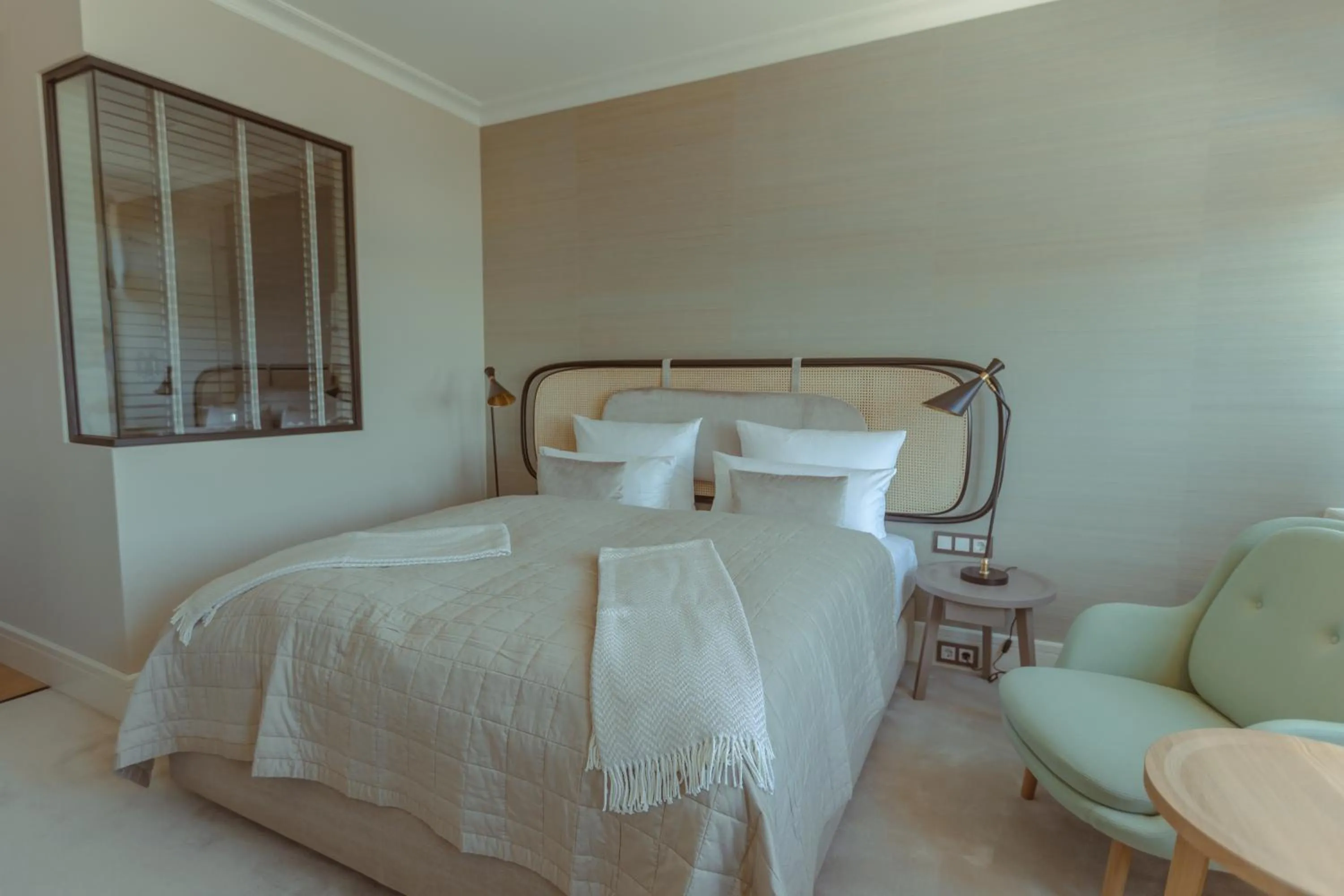 Bedroom, Bed in Strandhotel Ostende