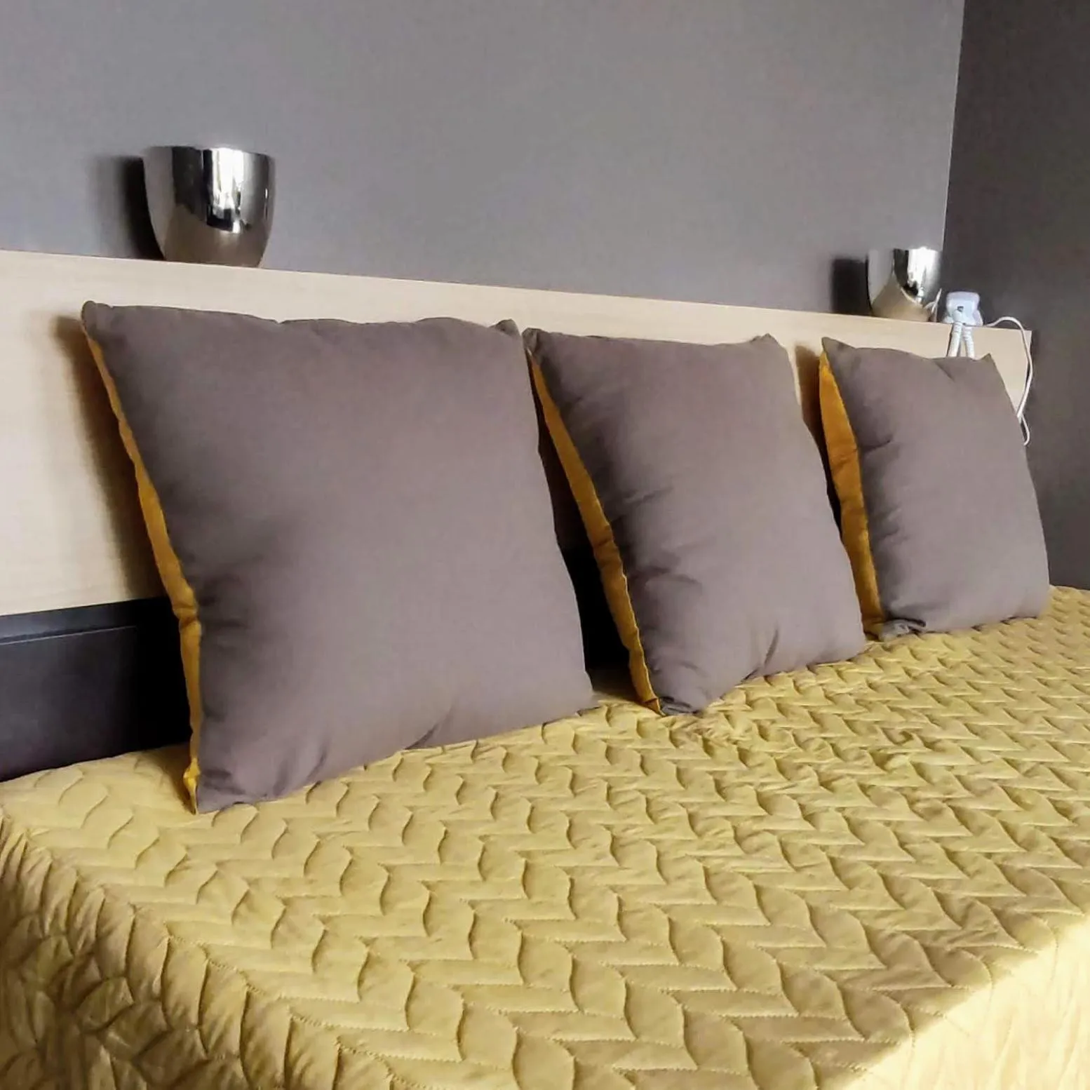 Bedroom, Bed in Celtic Hotel