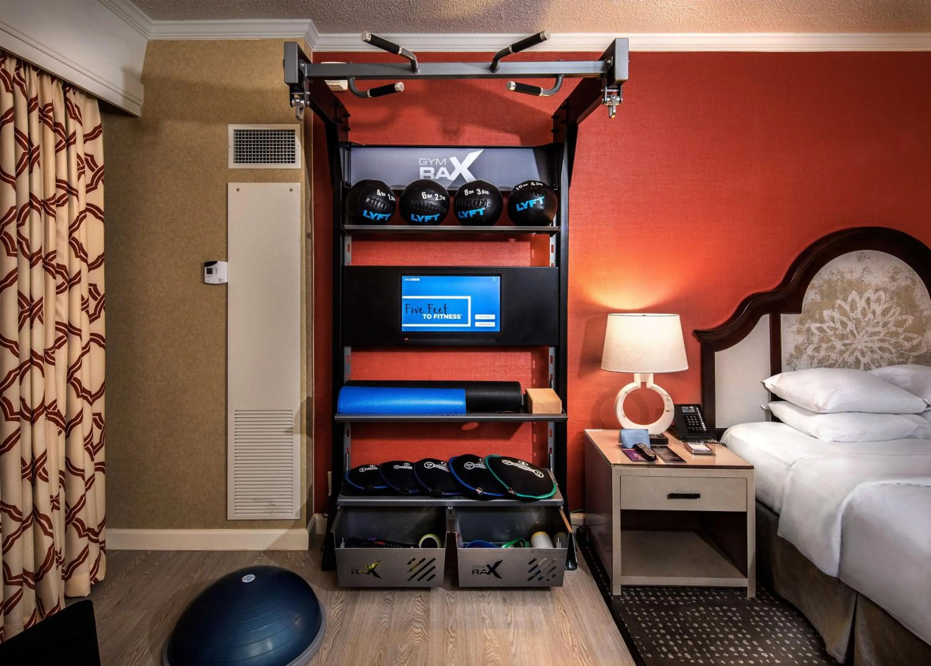 Bedroom, Bed in Hilton Anatole