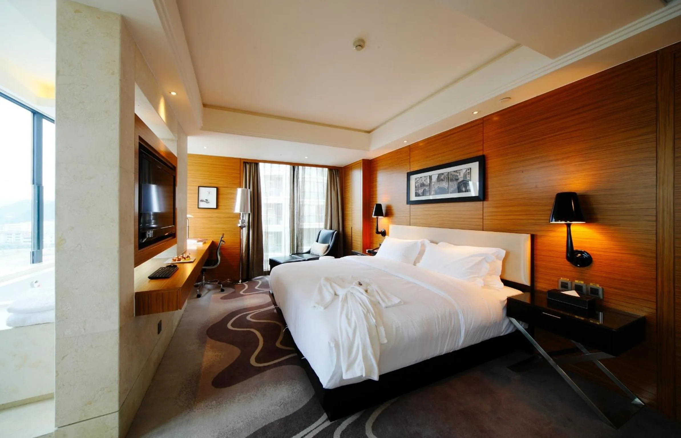 Bedroom, Bed in DW Hotel