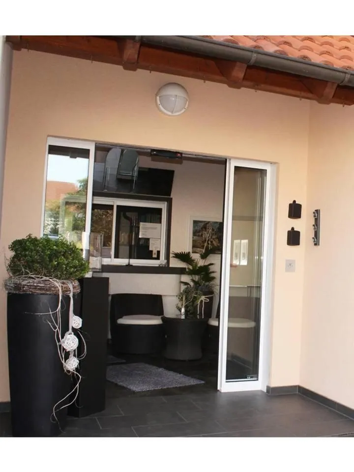 Facade/entrance in Landhaus Hotel Müller