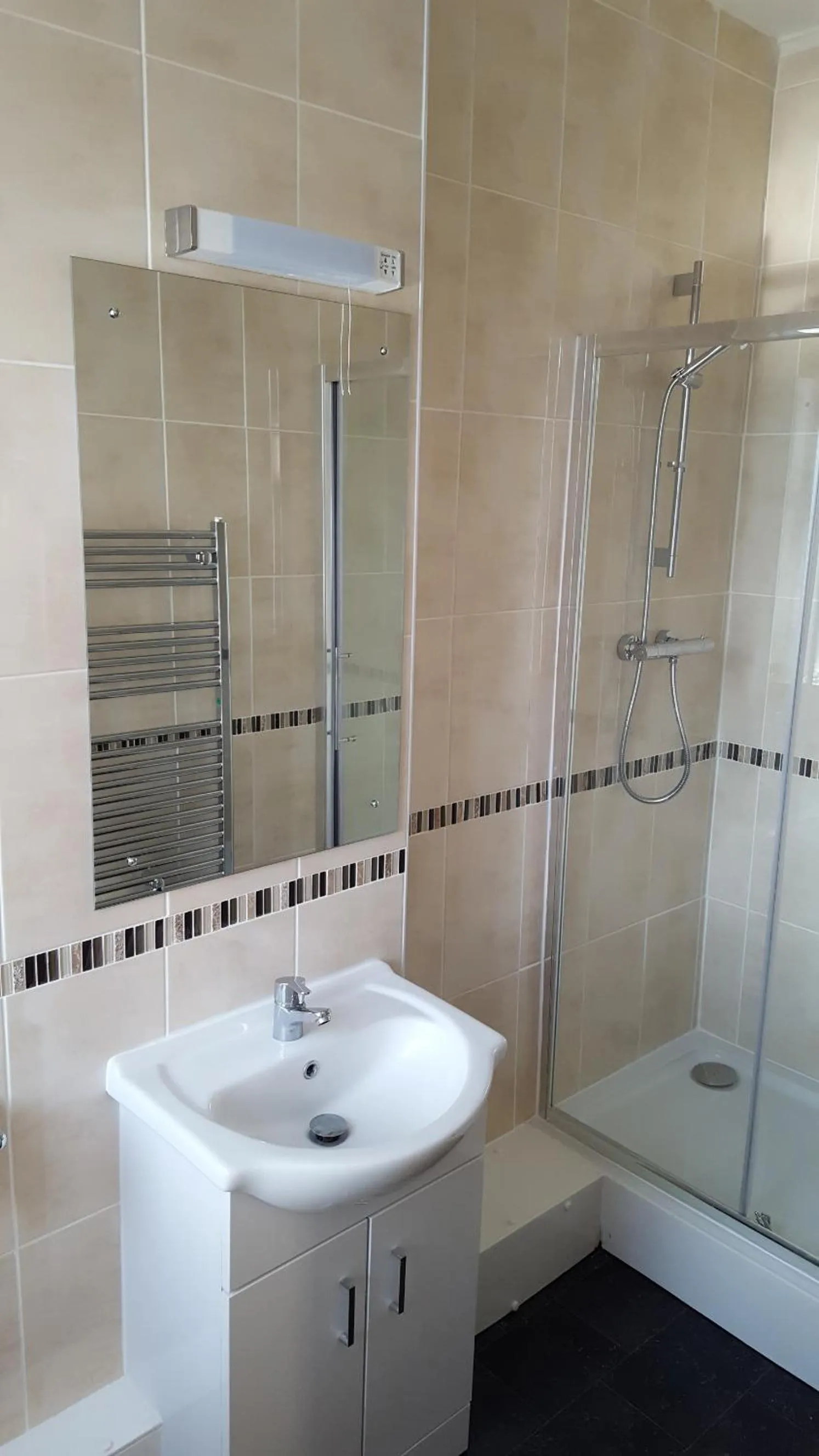 Shower in Medehamstede Hotel