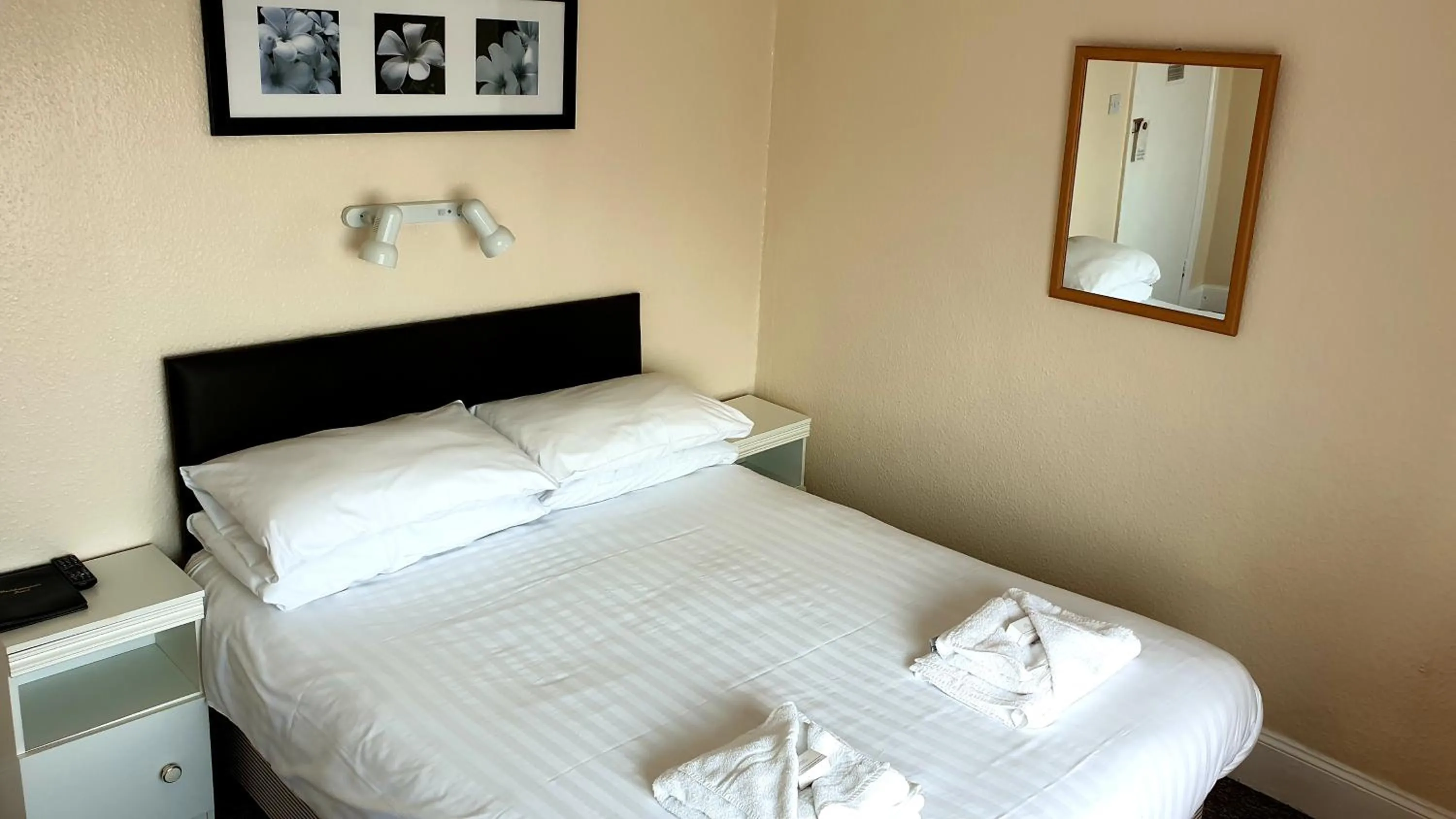 Bedroom, Bed in Medehamstede Hotel