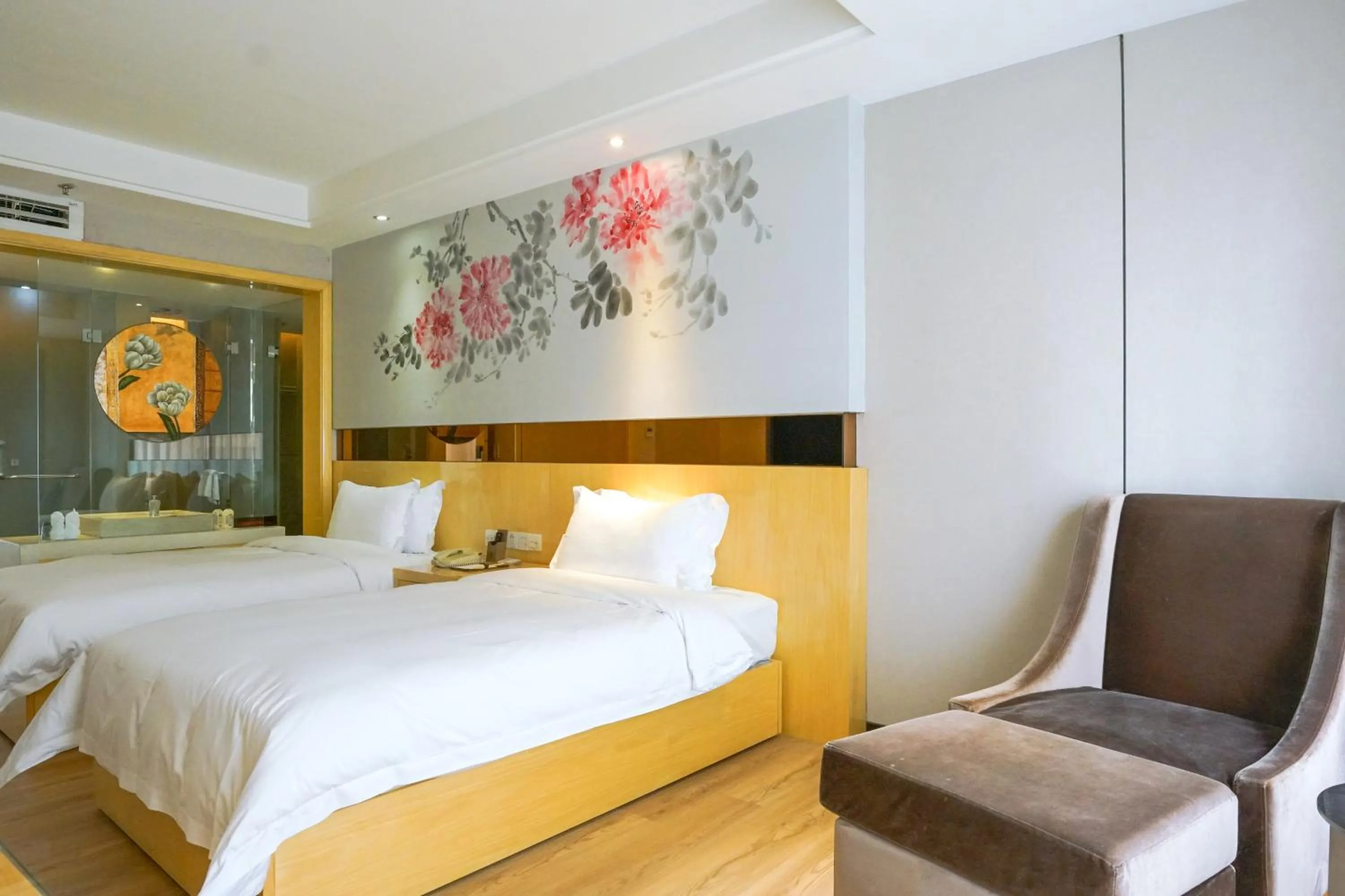 Photo of the whole room, Bed in Paco Hotel Ouzhuang Metro Guangzhou