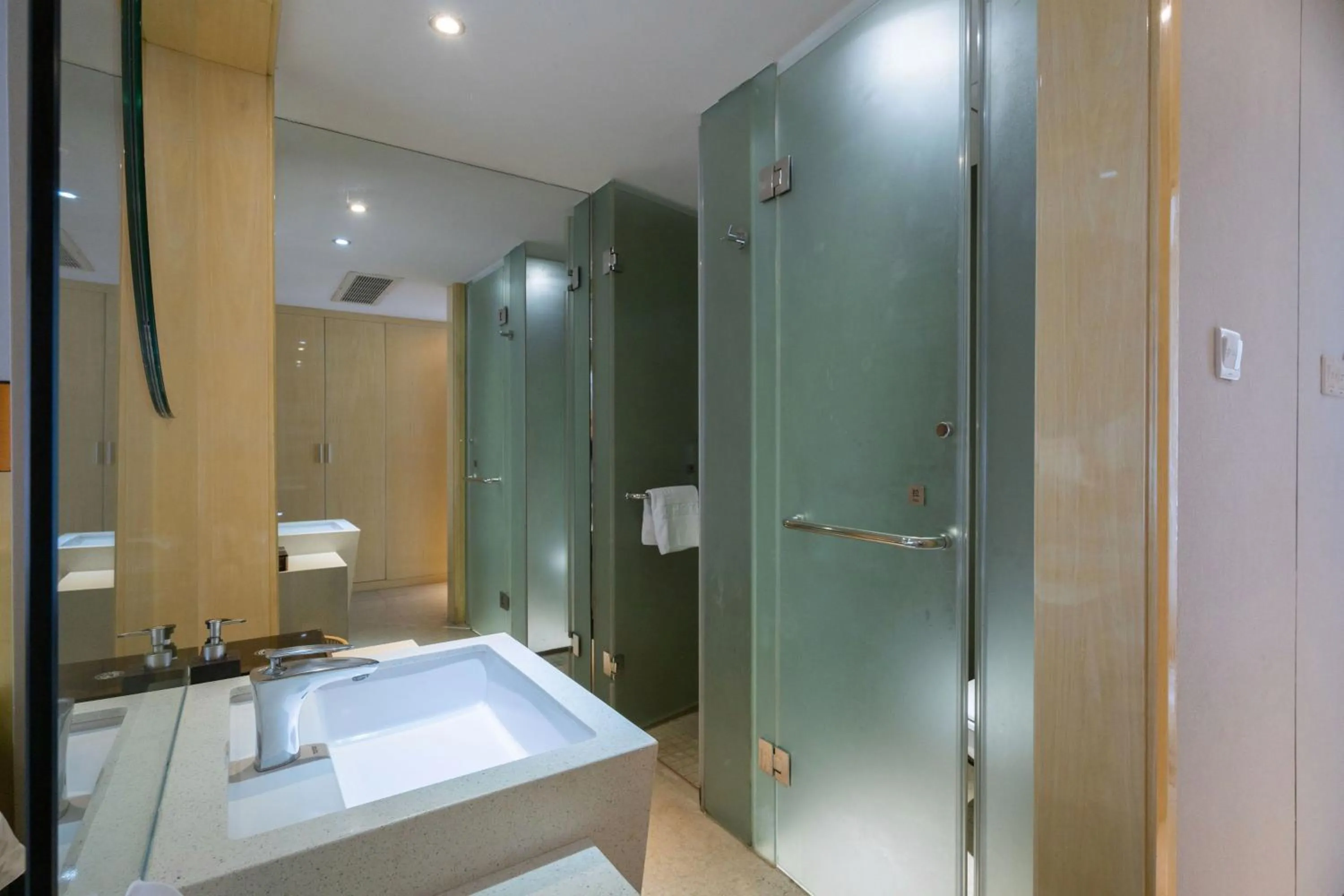 Bathroom in Paco Hotel Ouzhuang Metro Guangzhou