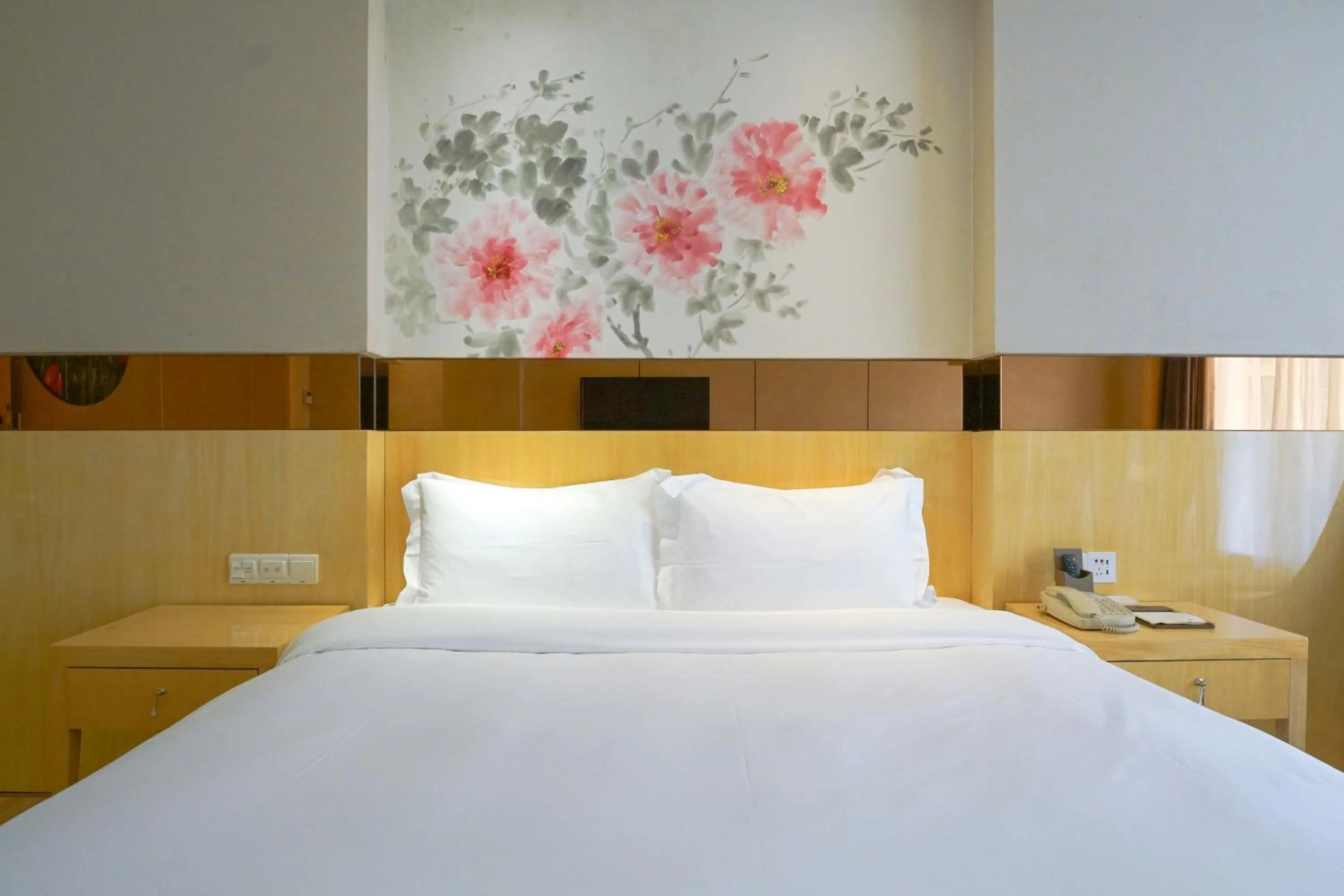 Photo of the whole room, Bed in Paco Hotel Ouzhuang Metro Guangzhou