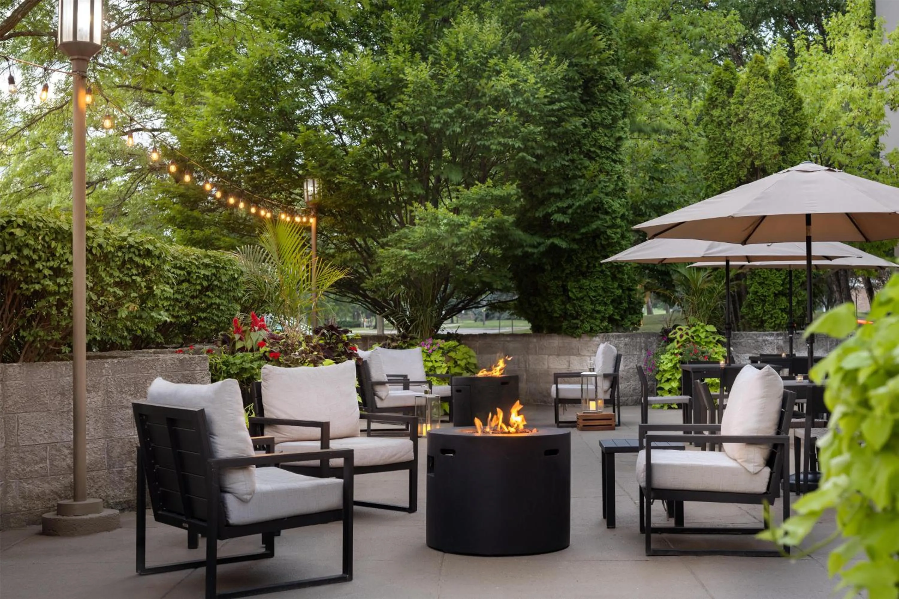 Patio in Embassy Suites by Hilton Detroit Troy Auburn Hills