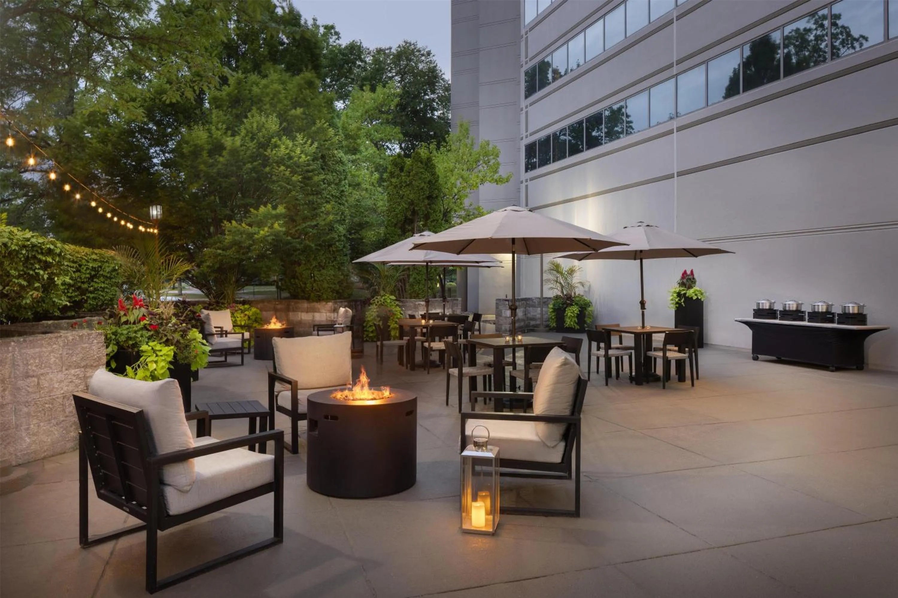 Patio in Embassy Suites by Hilton Detroit Troy Auburn Hills