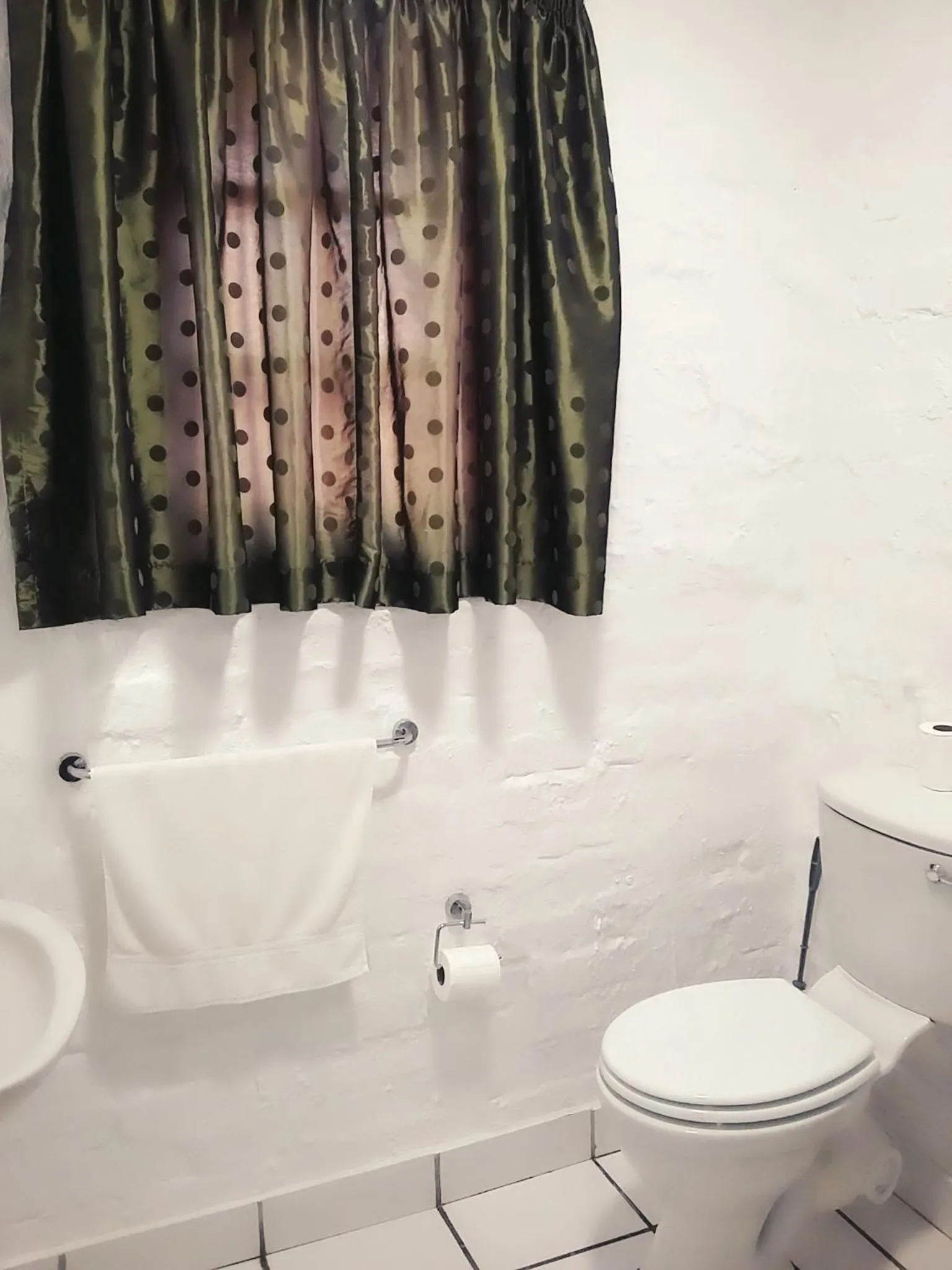 Bathroom in Bains Lodge - Sustainable Electricity