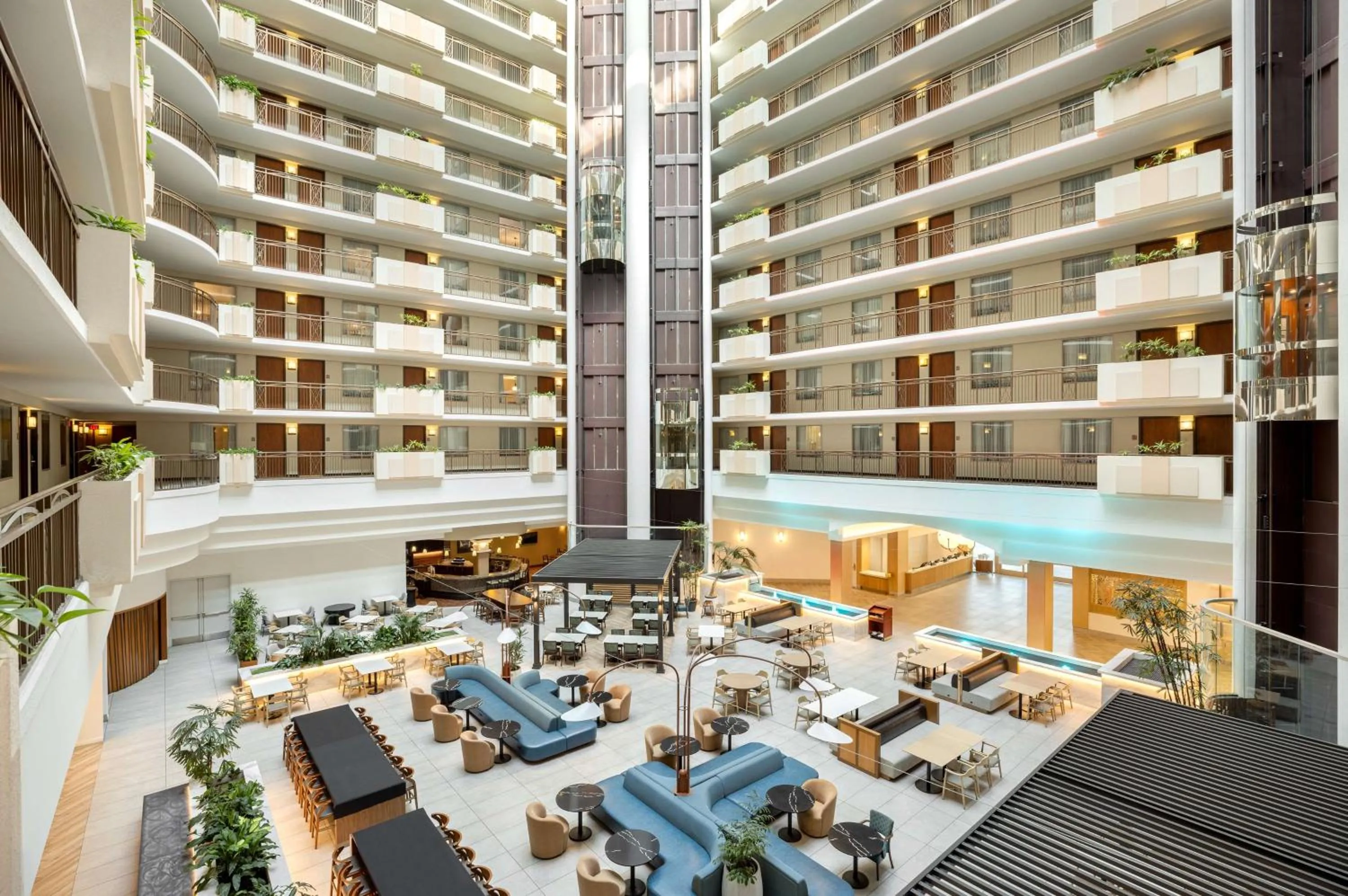 Lounge or bar in Embassy Suites by Hilton Anaheim South