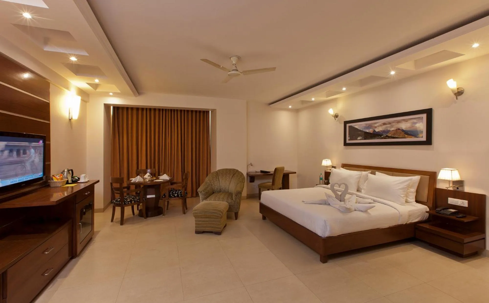 Bedroom, Bed in Lemon Tree Hotel Baddi