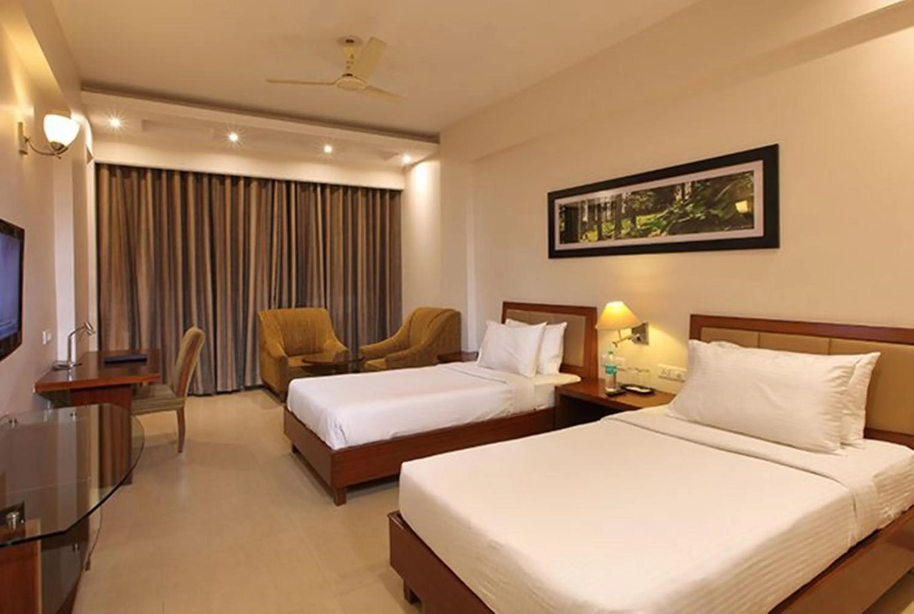 Bedroom, Bed in Lemon Tree Hotel Baddi