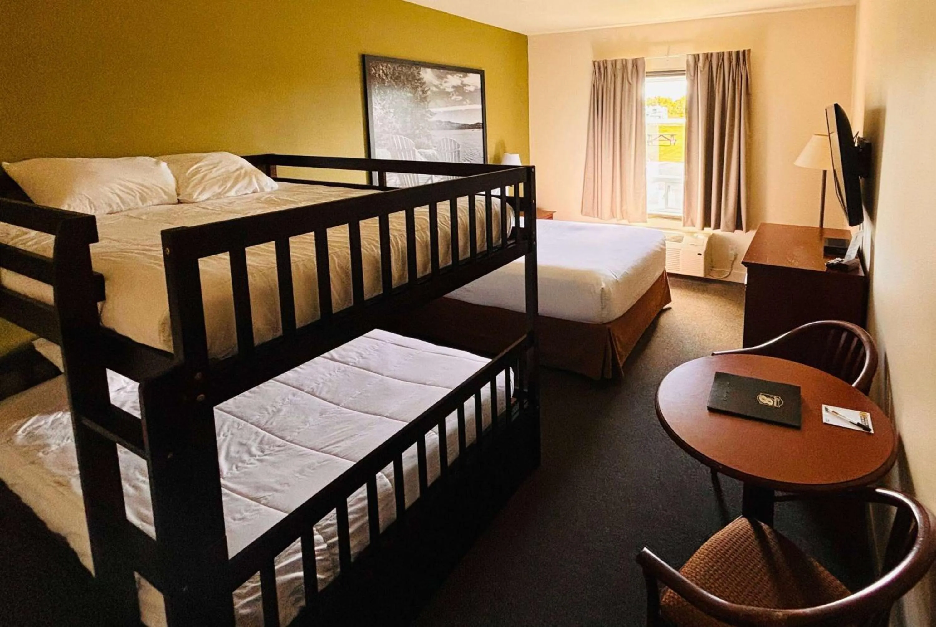 Photo of the whole room, Bed in Super 8 by Wyndham Amherst NS