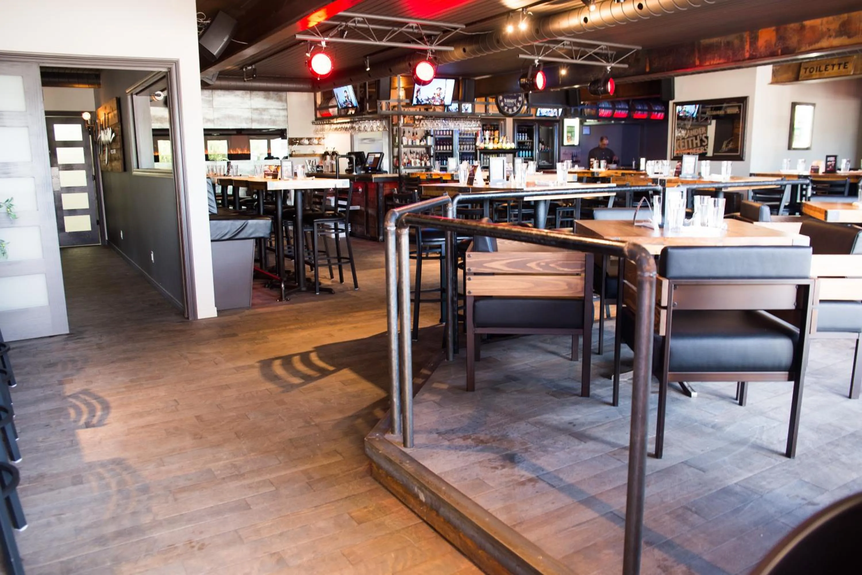 Restaurant/places to eat in Hôtel Écono-One