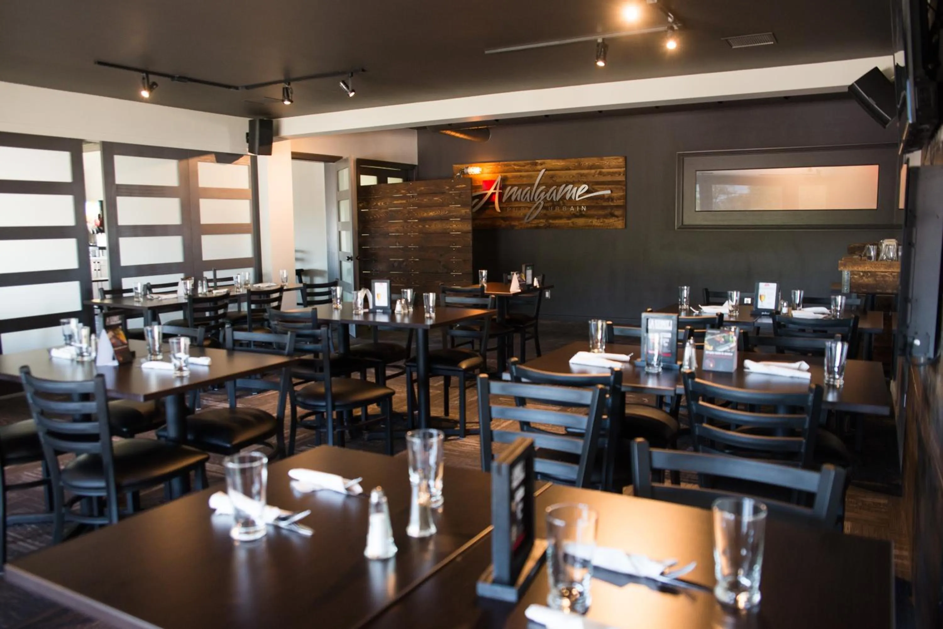 Restaurant/places to eat in Hôtel Écono-One