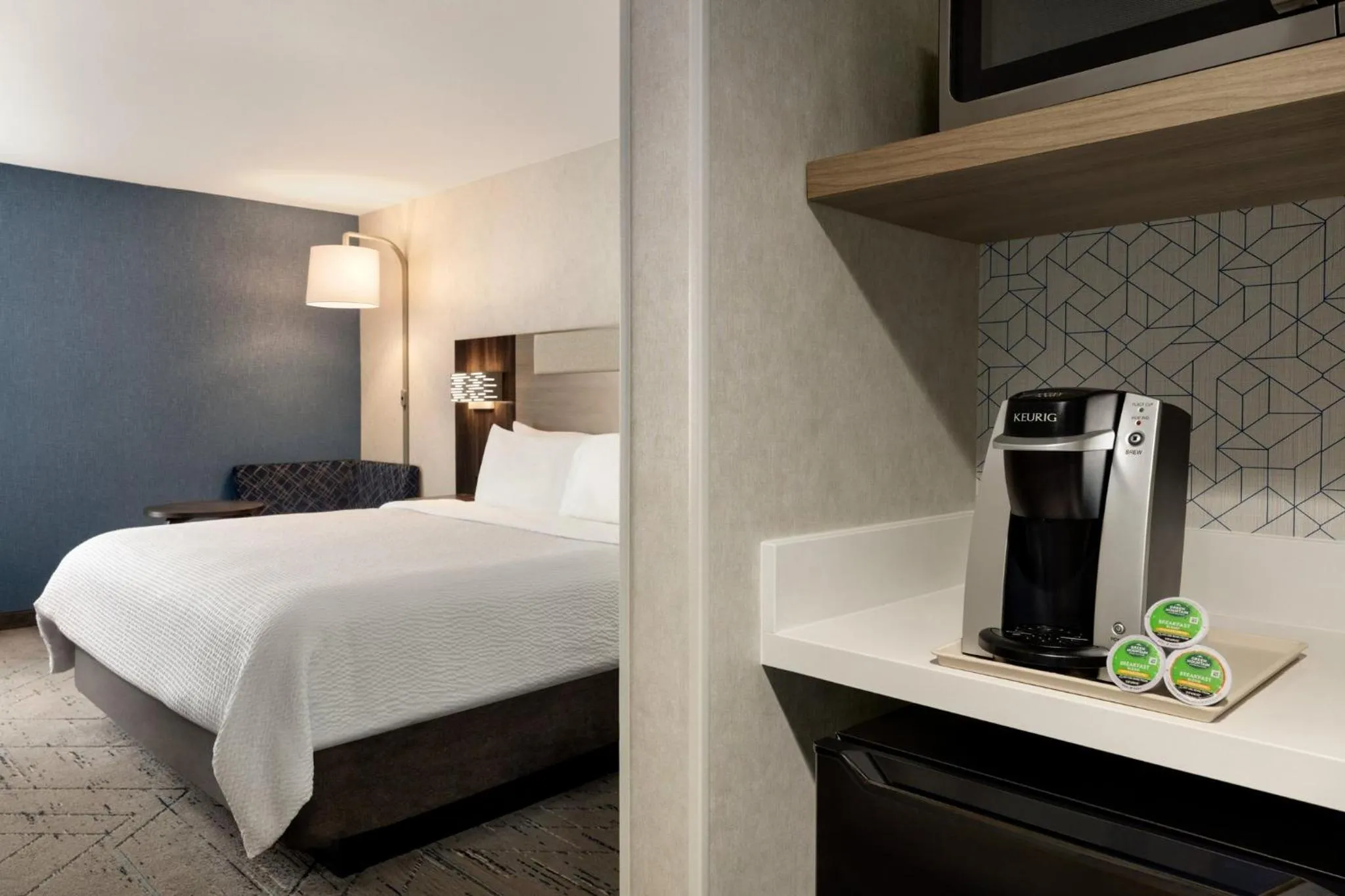 Photo of the whole room, Bed in Holiday Inn Express Painted Post by IHG