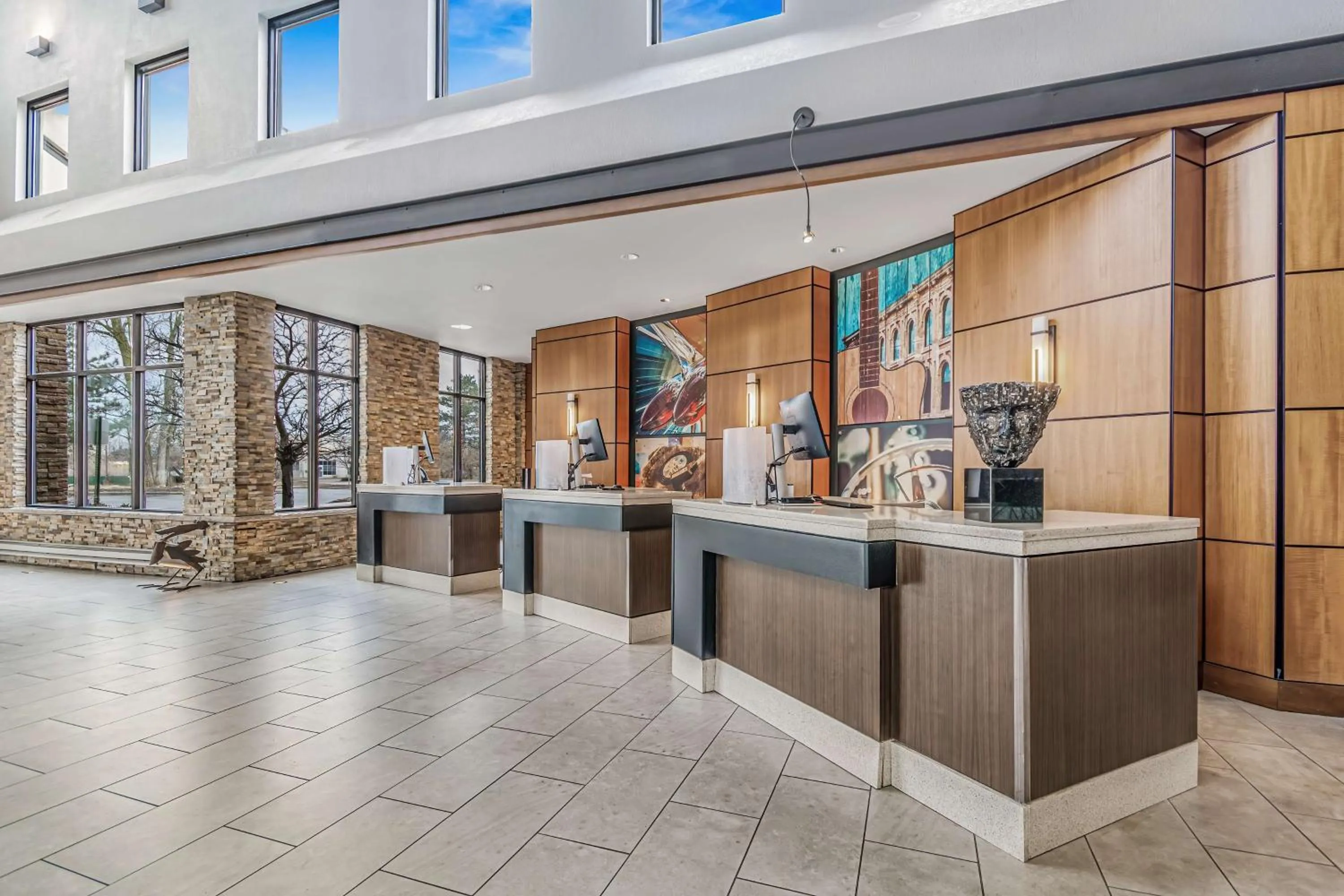 Lobby or reception in Embassy Suites by Hilton Detroit Metro Airport