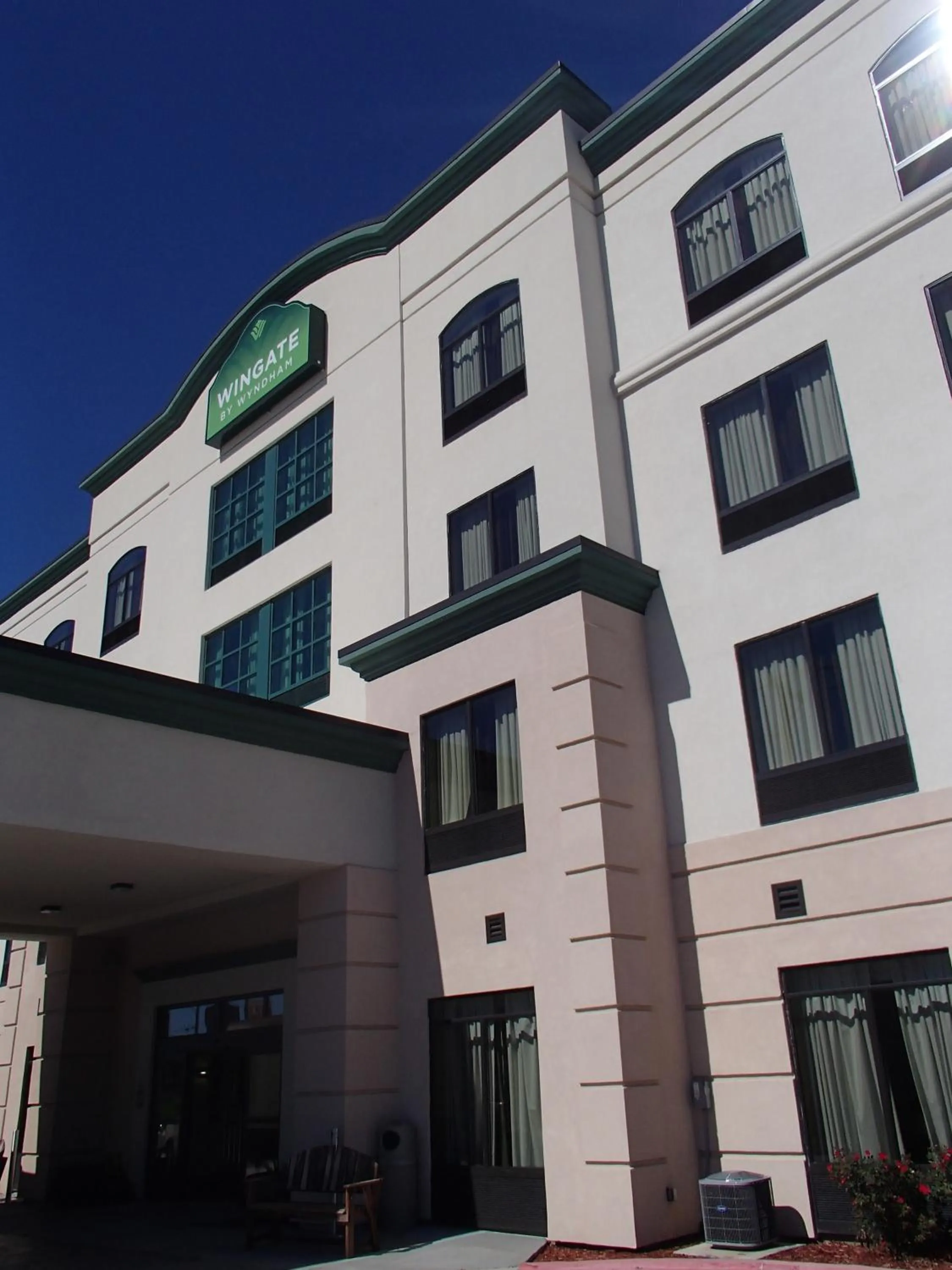 Facade/entrance in Wingate by Wyndham Bossier City