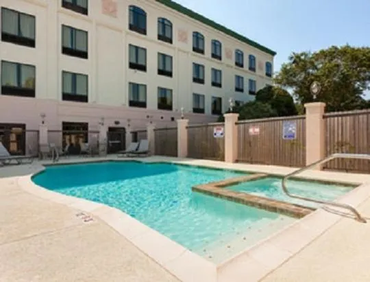 Swimming pool in Wingate by Wyndham Bossier City