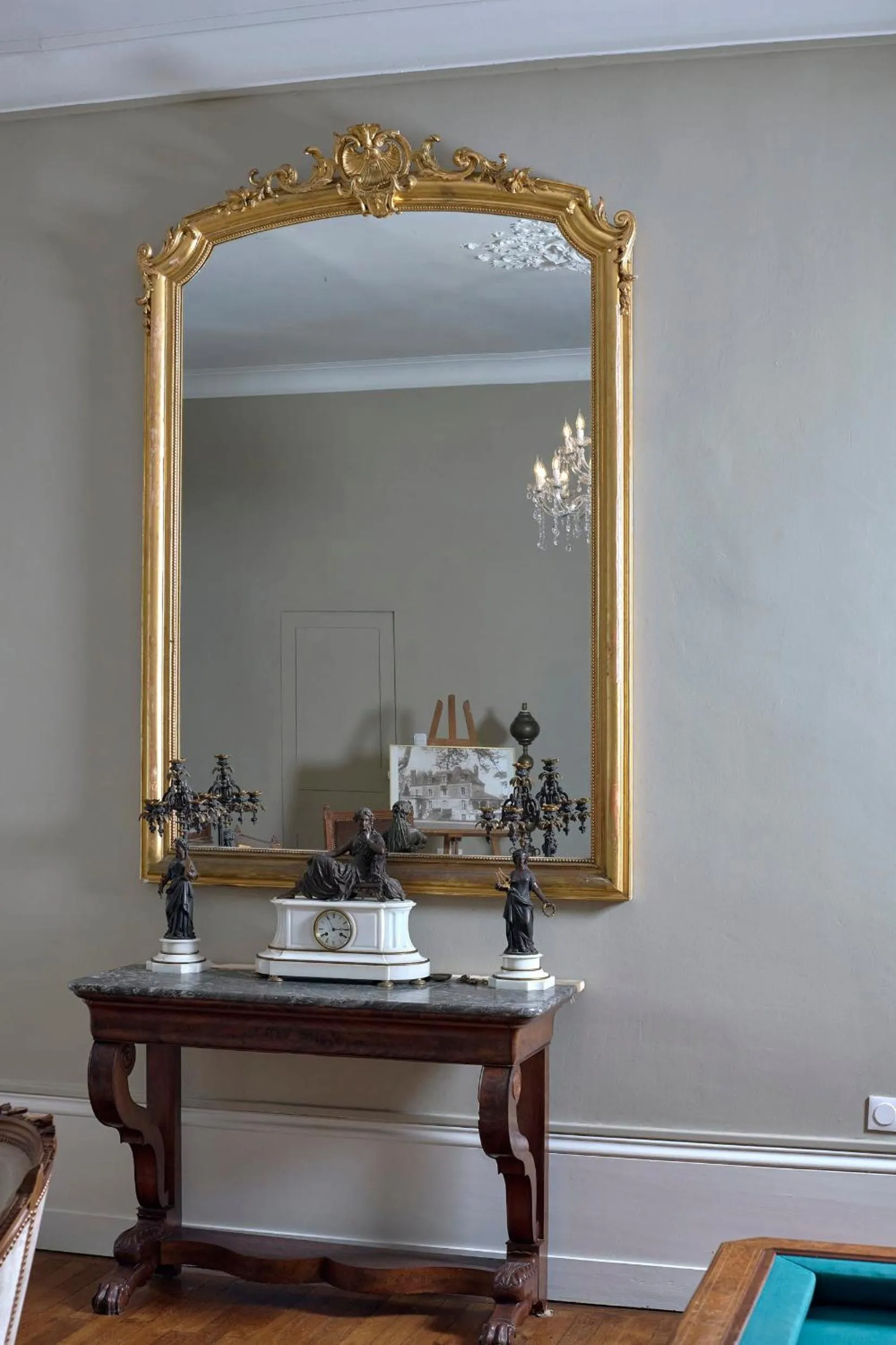 Communal lounge/ TV room in Chateau Vary