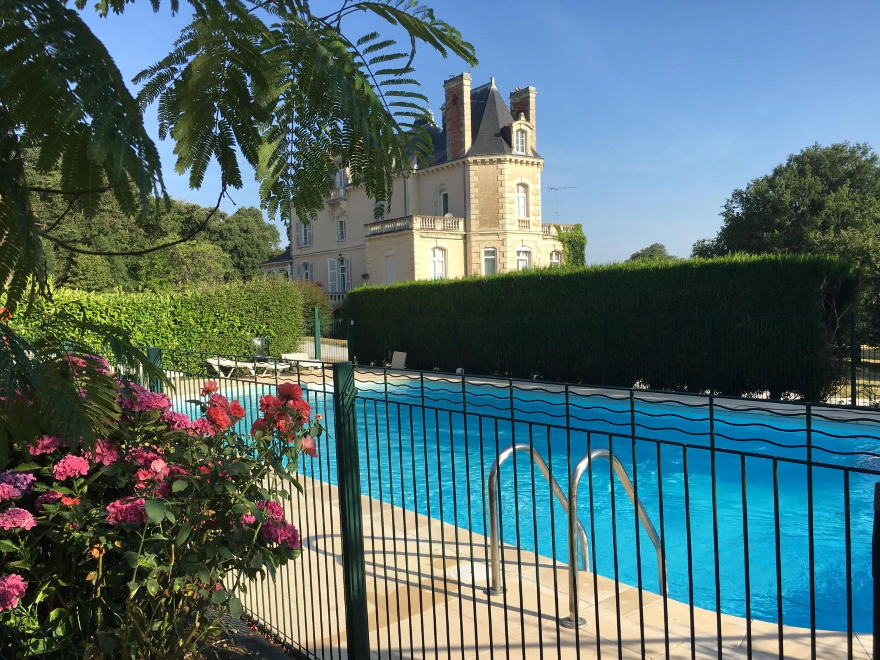 Swimming pool in Chateau Vary
