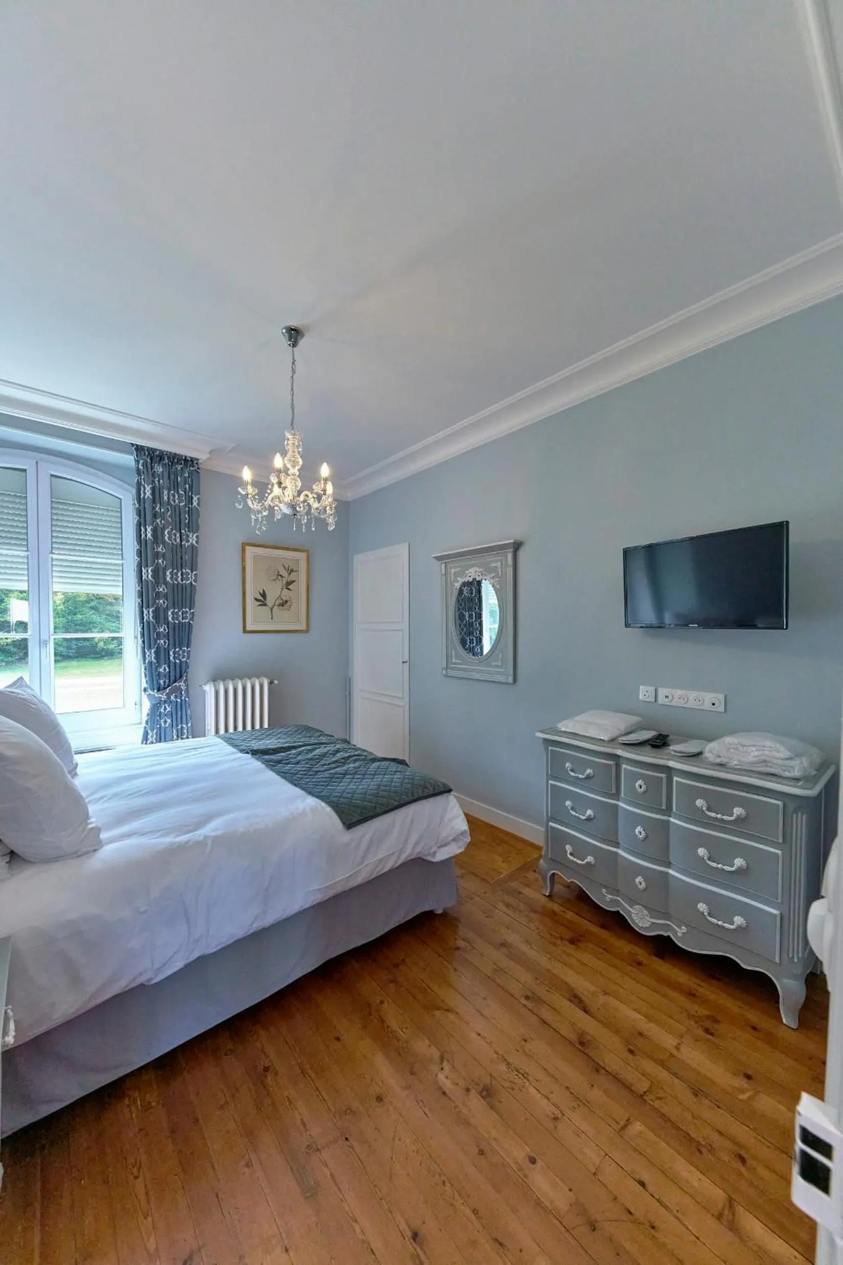 Bedroom, Bed in Chateau Vary