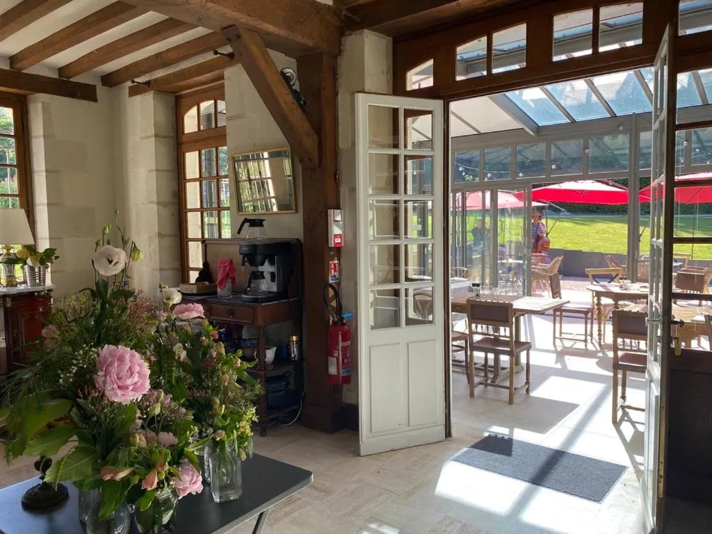 Restaurant/places to eat in Chateau Vary