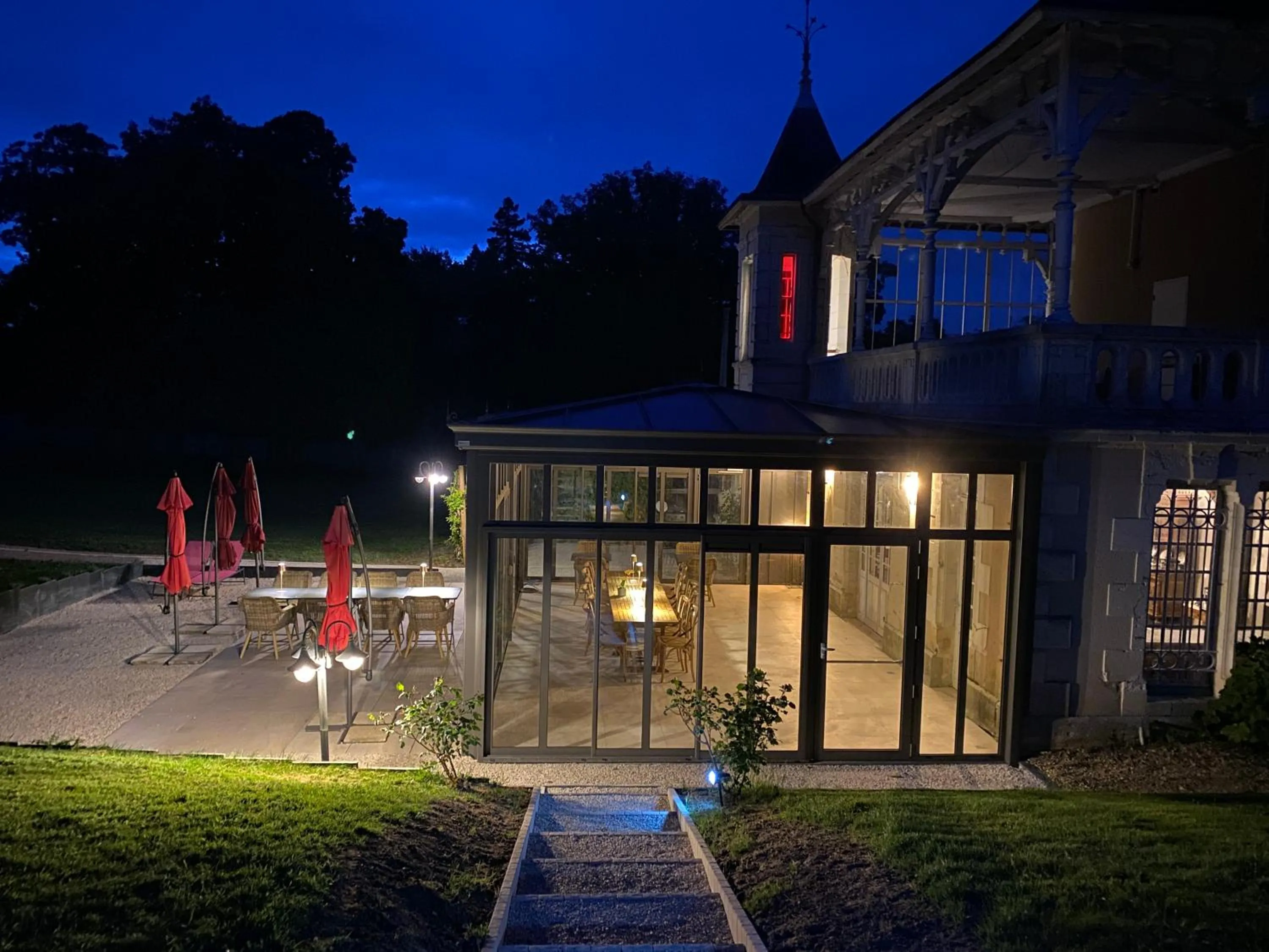 Restaurant/places to eat in Chateau Vary