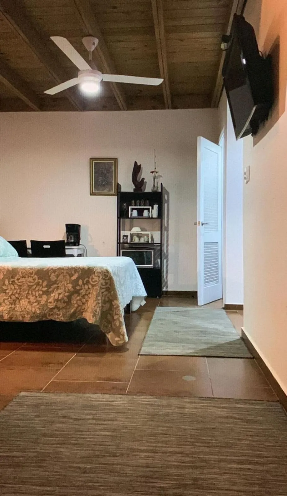 Photo of the whole room, Bed in Manaya Bed & Breakfast