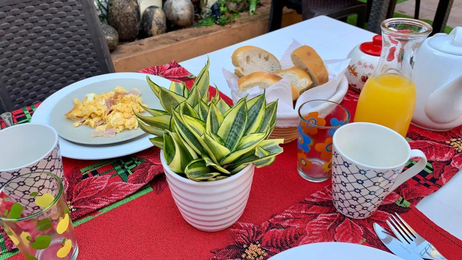 Breakfast in Manaya Bed & Breakfast