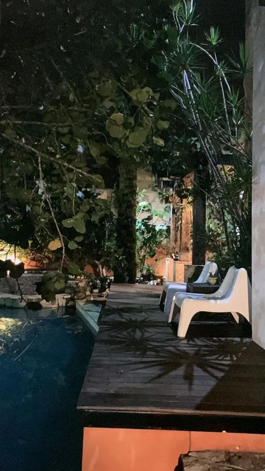 Swimming pool in Manaya Bed & Breakfast