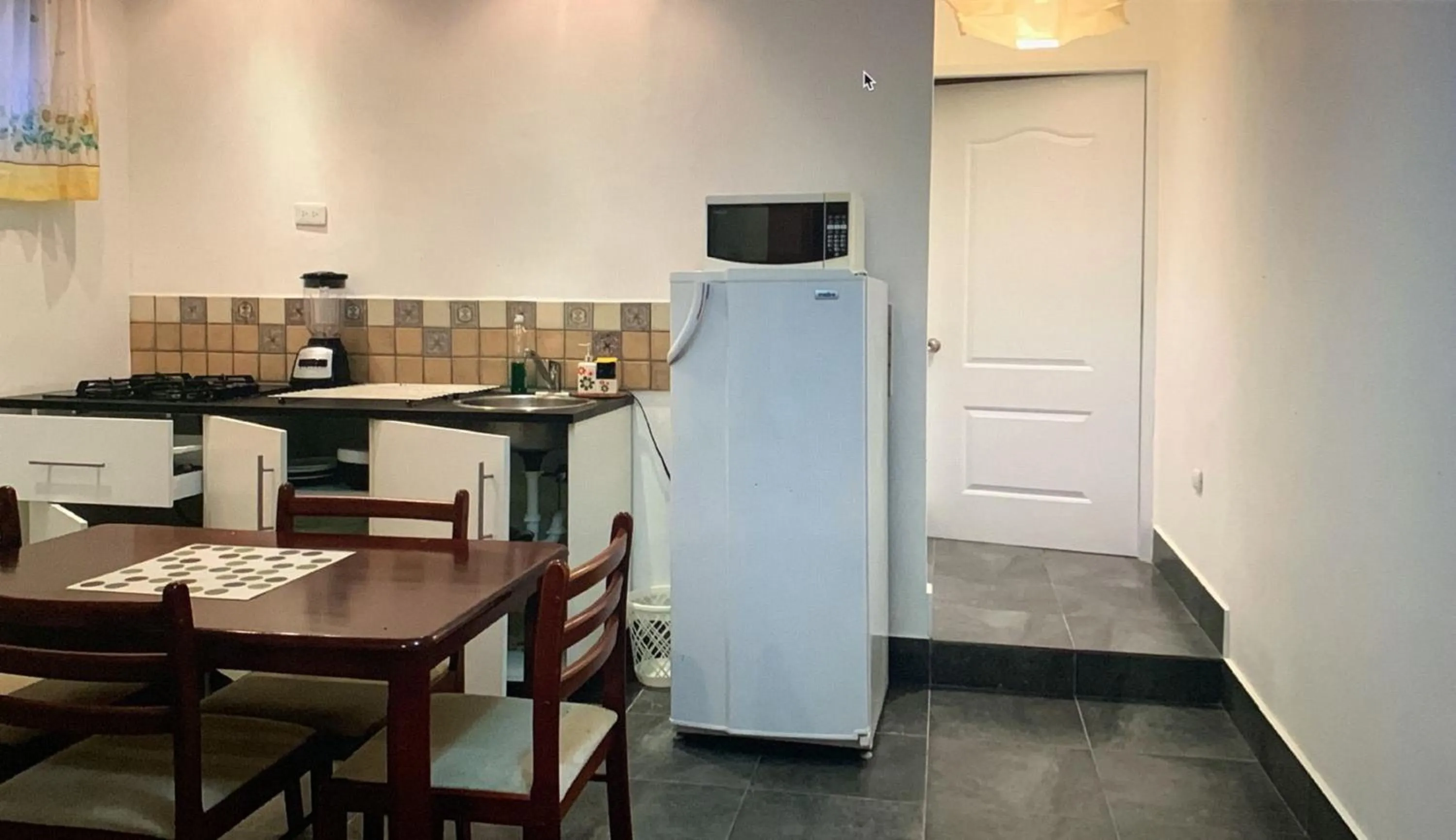 Kitchen or kitchenette in Manaya Bed & Breakfast