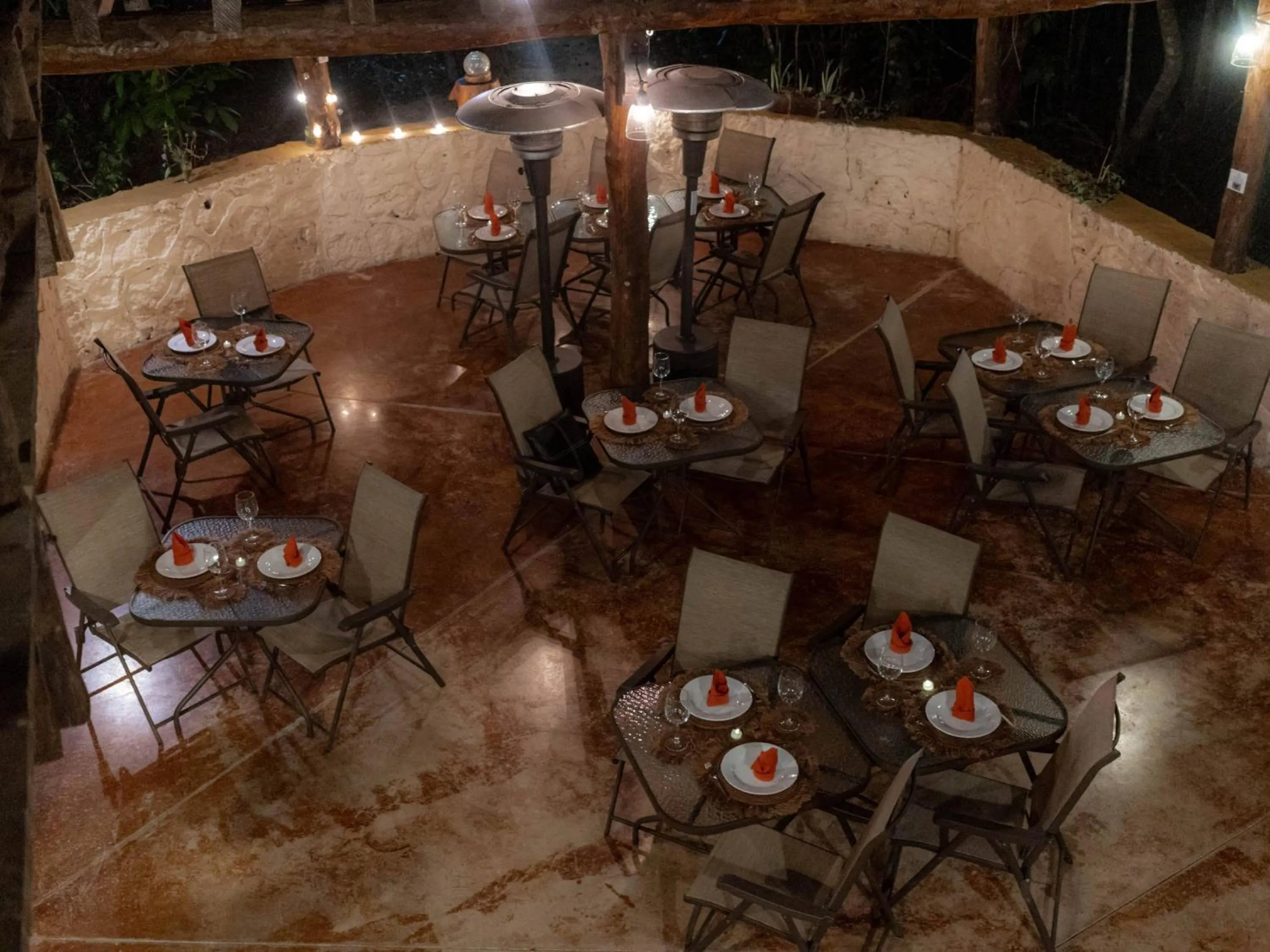 Restaurant/places to eat in Jolie Jungle Eco Hotel