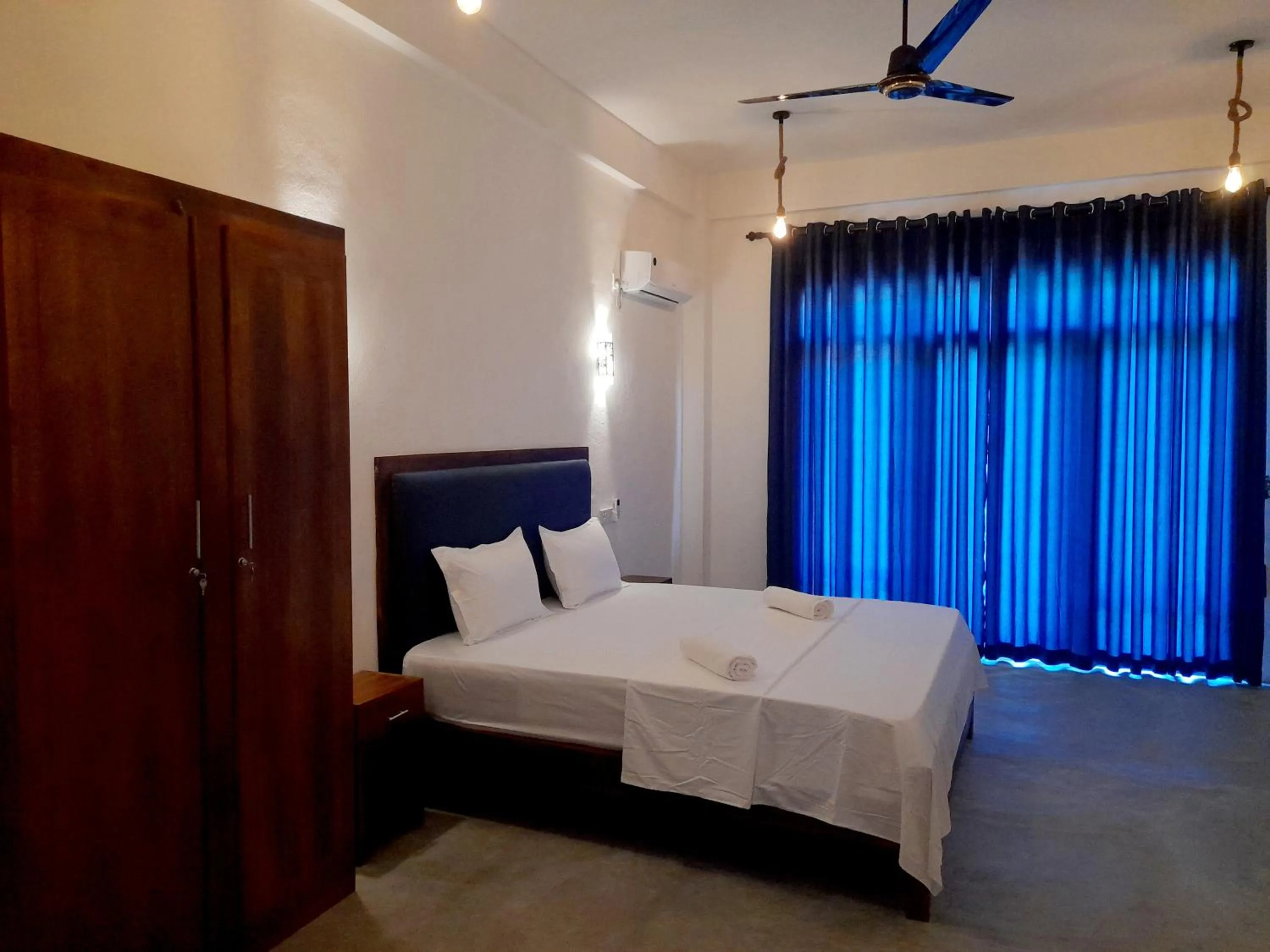 Bed in Surf Gangs Arugambay