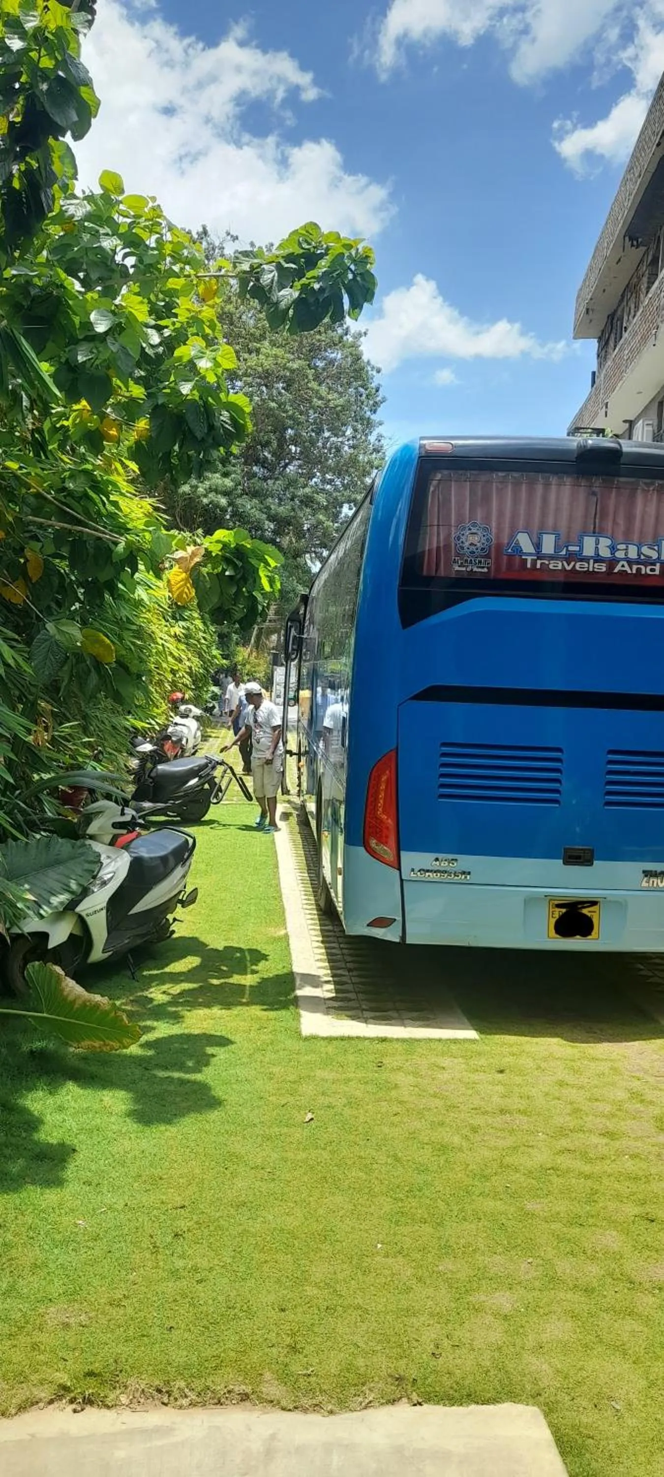 Parking in Surf Gangs Arugambay