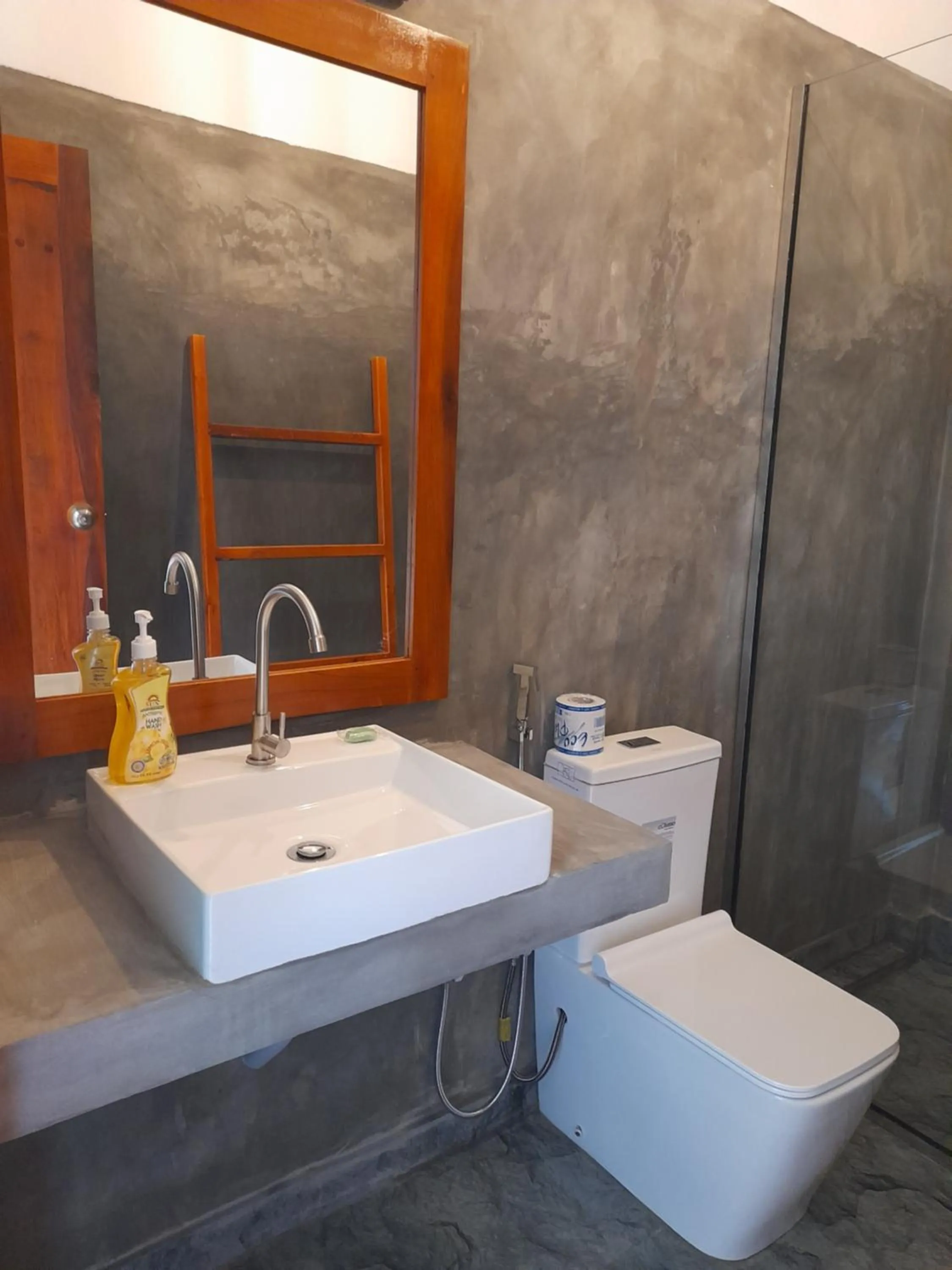 Toilet in Surf Gangs Arugambay