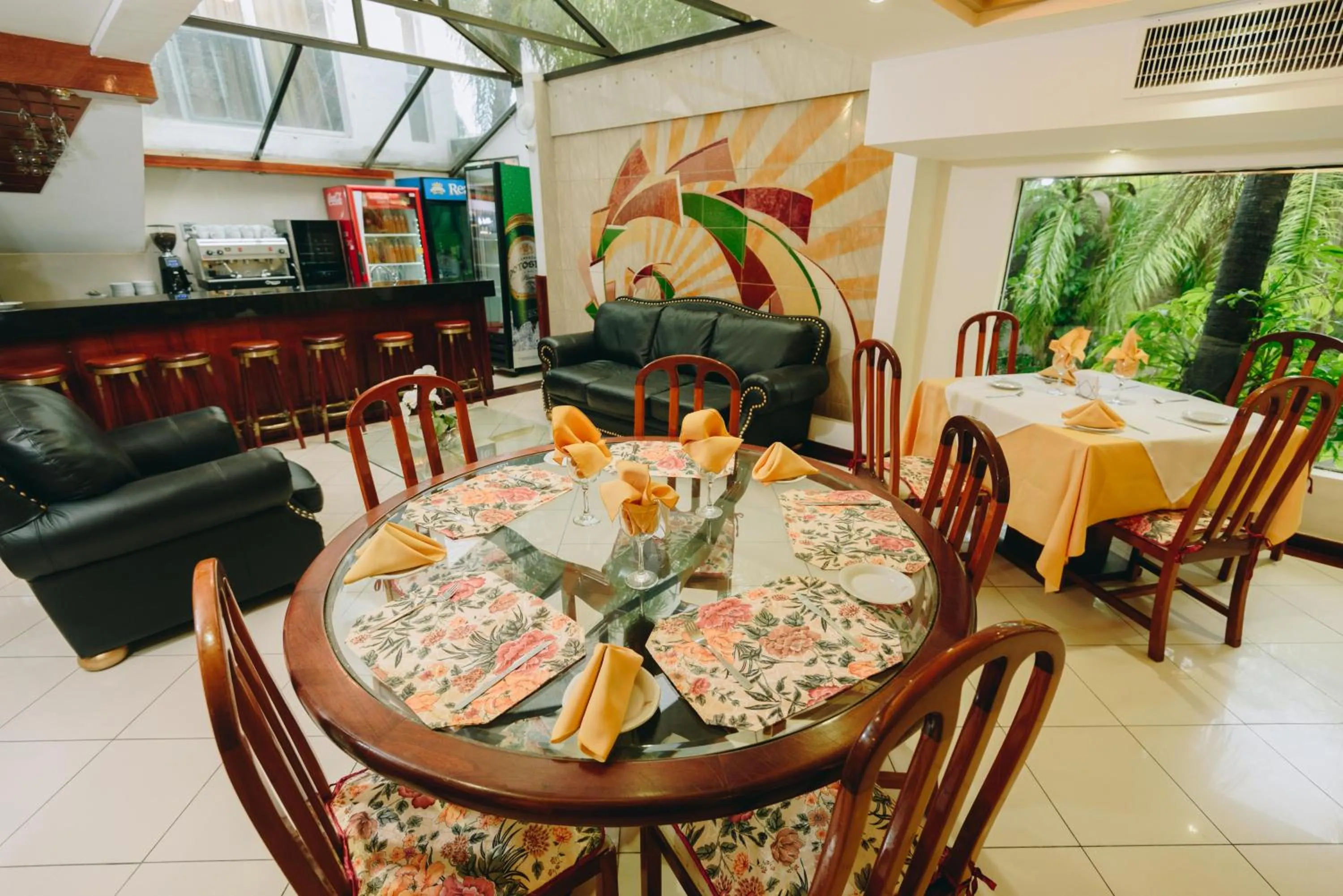 Restaurant/places to eat in Hotel Arenal