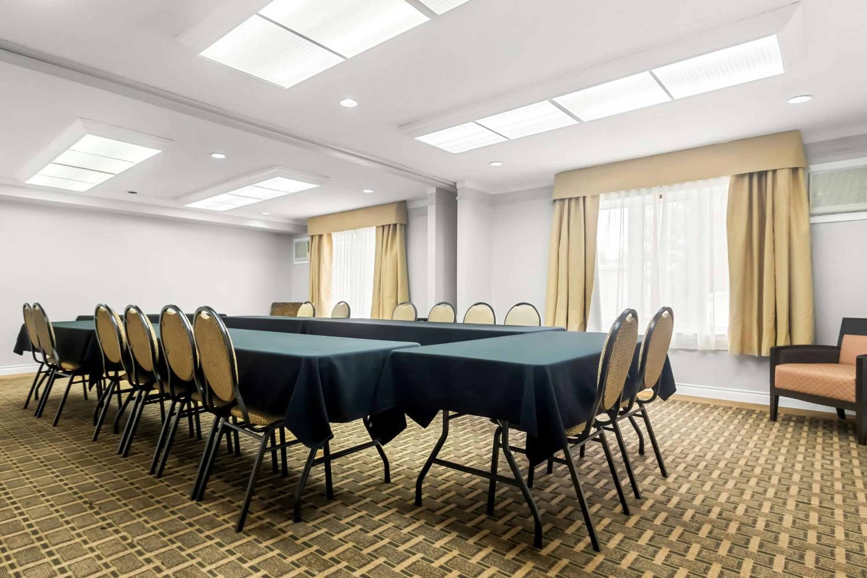 Meeting/conference room in Best Western Plus Mont-Laurier
