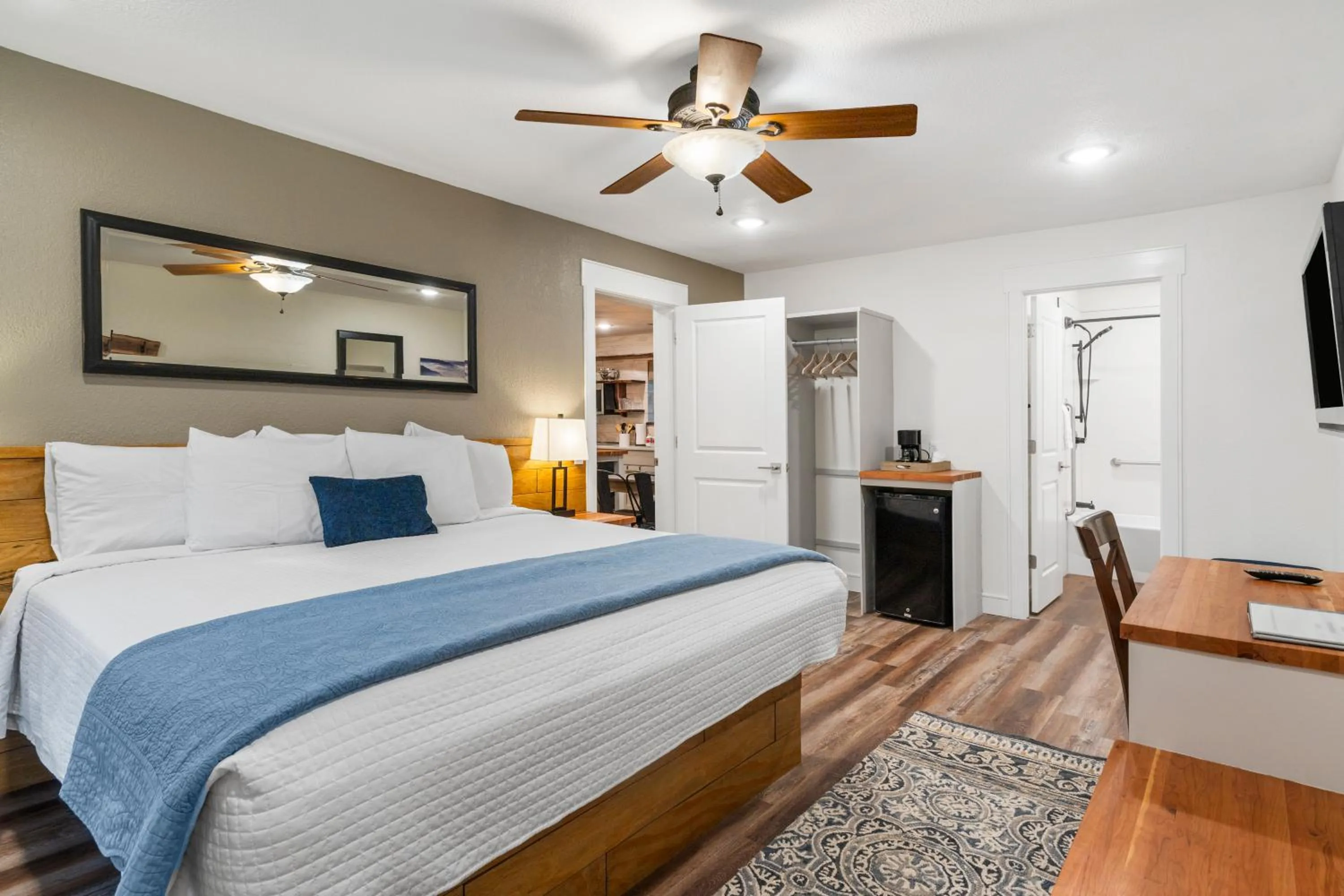 Bed in Autumn Creek Branson