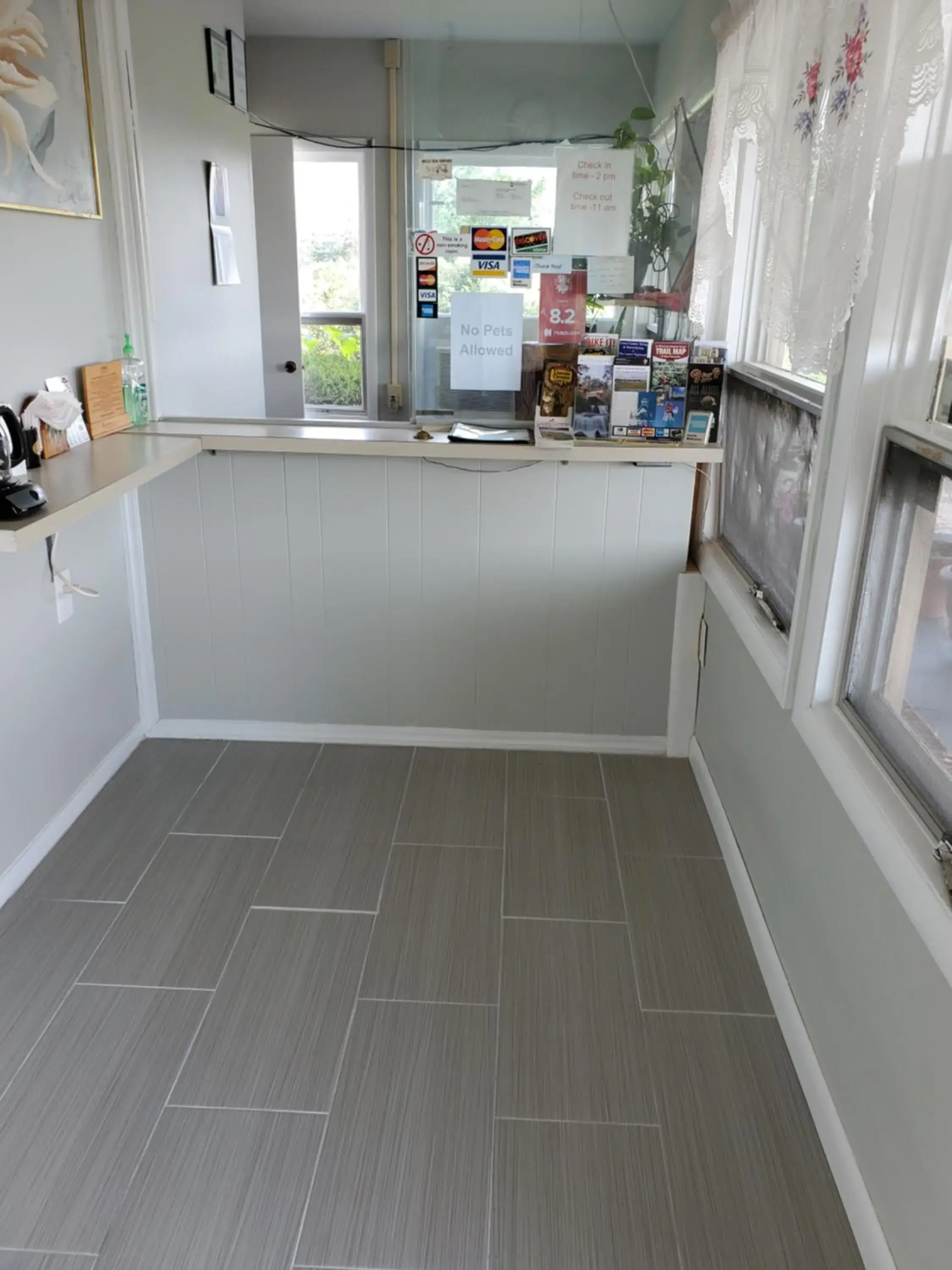 Dollar Inn Dollar Inn