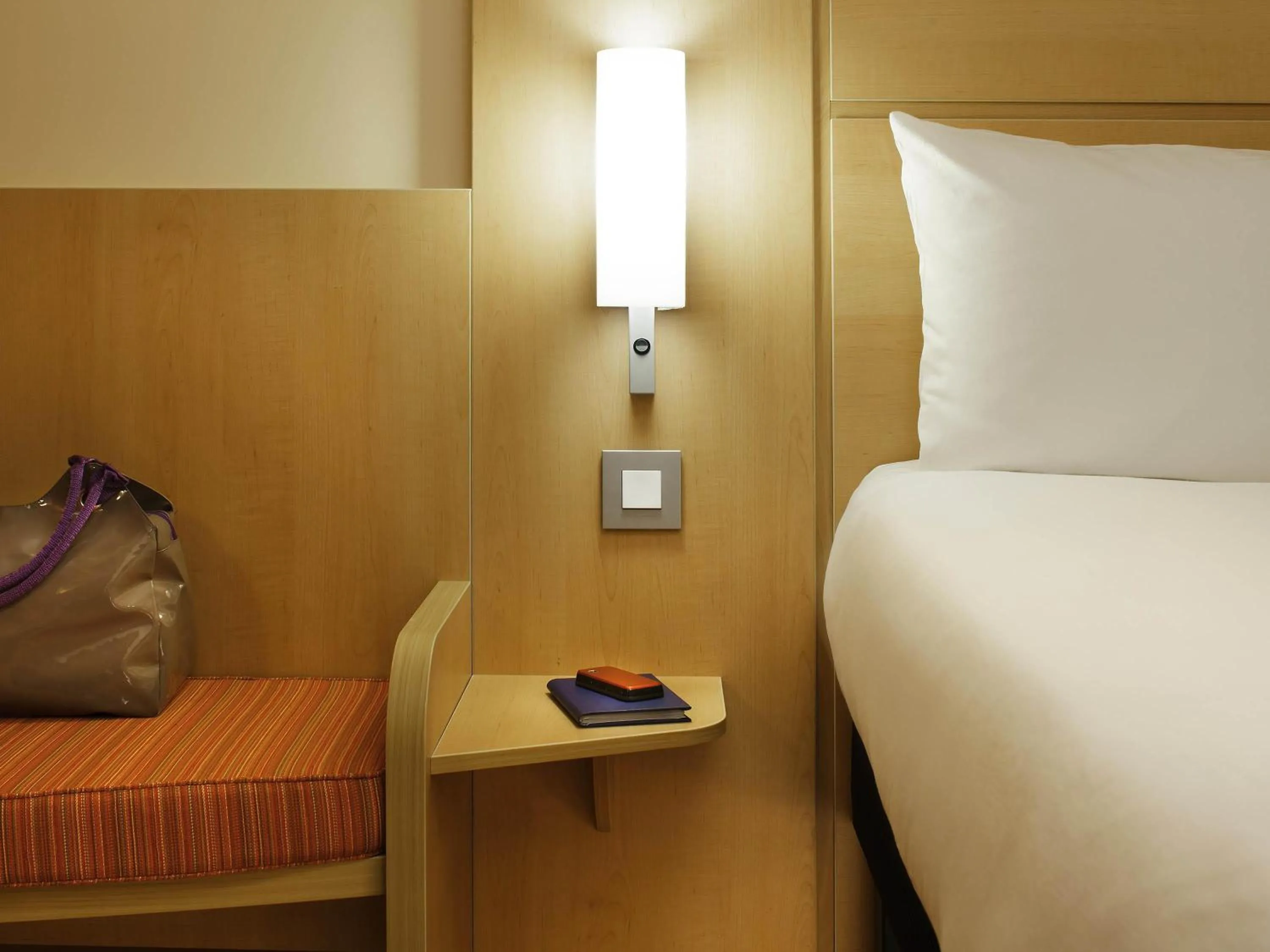 Bedroom, Bed in ibis London Shepherds Bush - Hammersmith