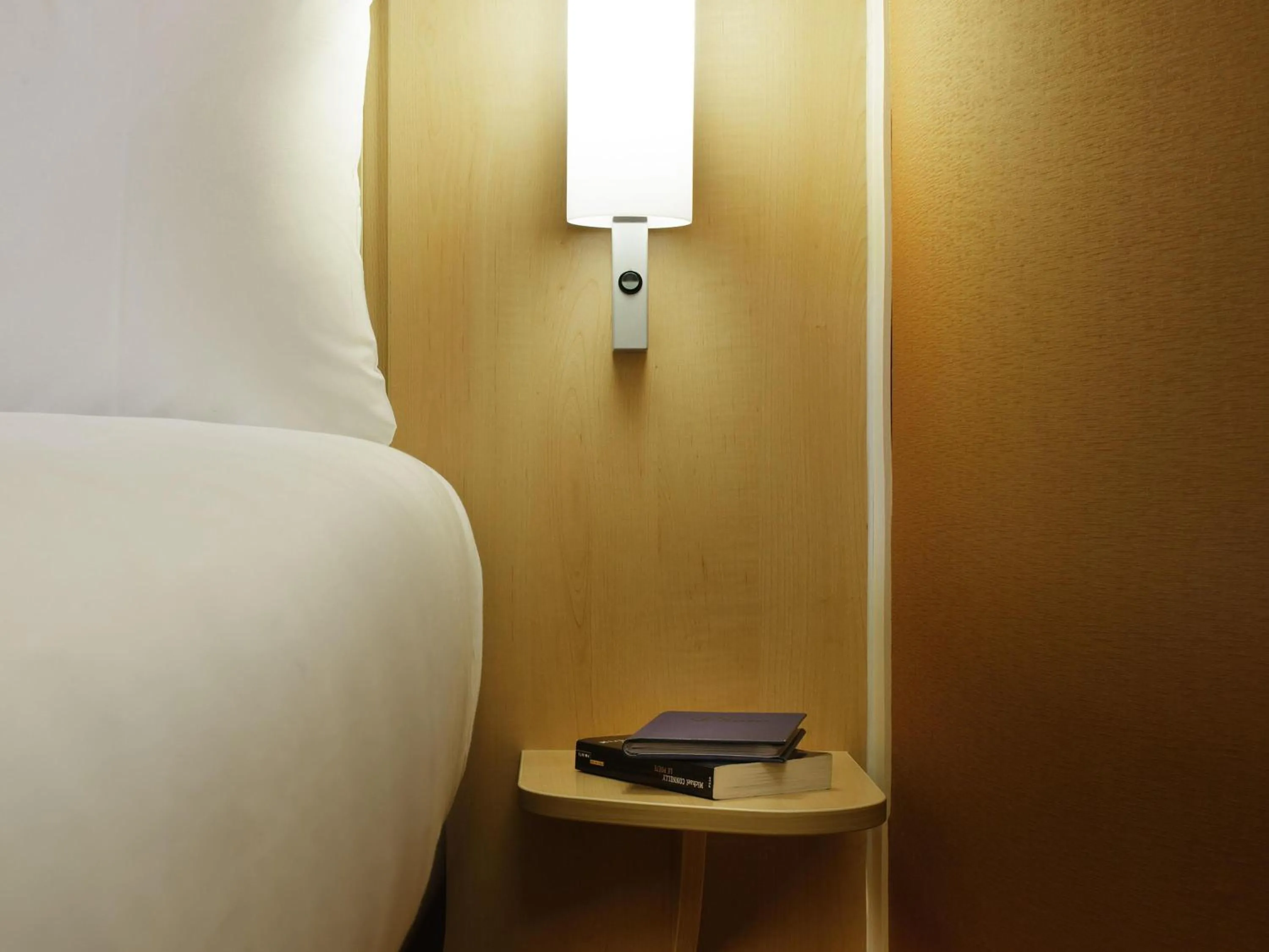 Bedroom, Bed in ibis London Shepherds Bush - Hammersmith