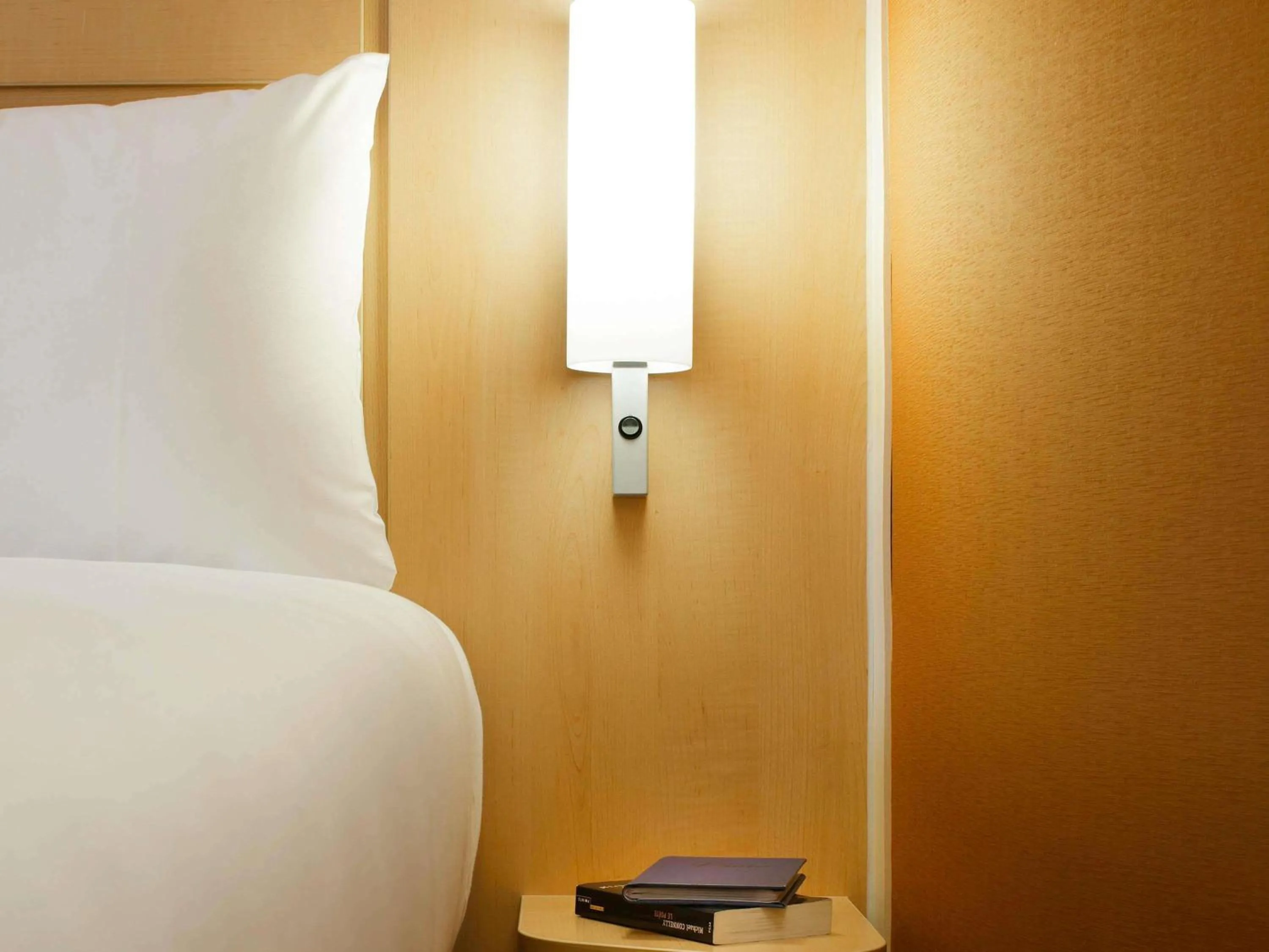 Bedroom, Bed in ibis London Shepherds Bush - Hammersmith