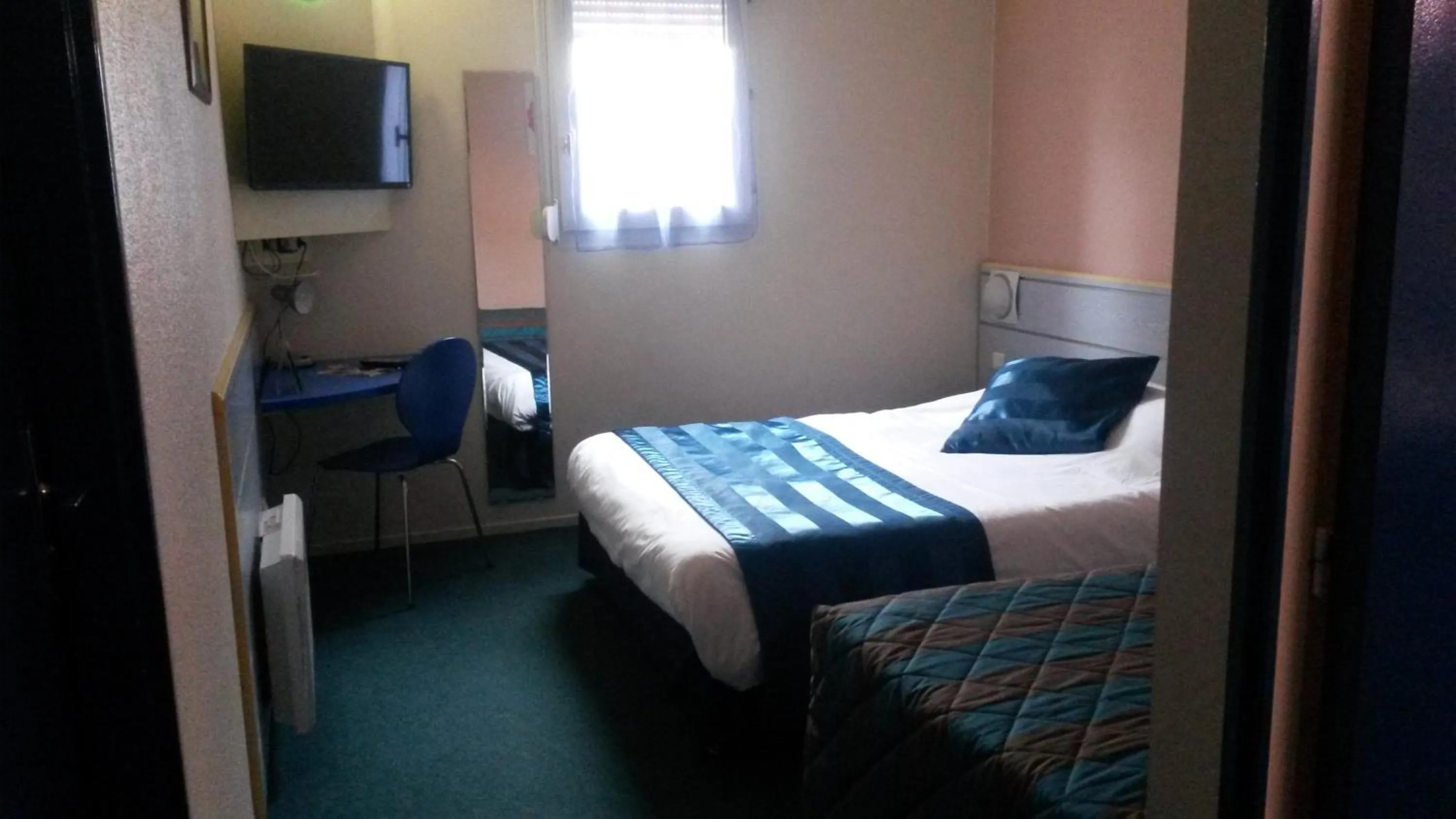 TV and multimedia, Bed in As Hotel Orléans Nord Artenay